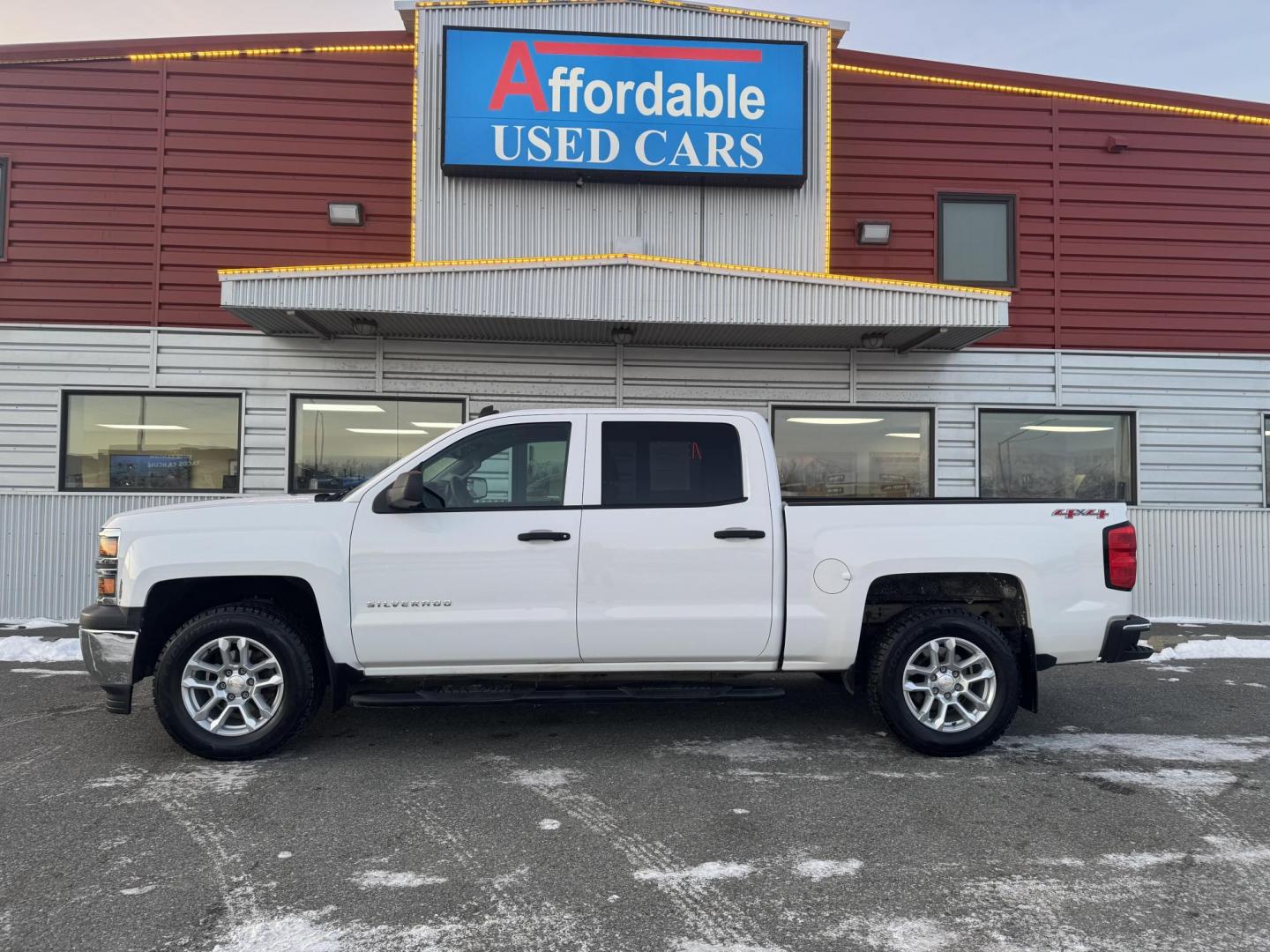 2014 WHITE Chevrolet Silverado 1500 Work Truck 1WT Crew Cab 4WD (3GCUKPEHXEG) with an 4.3L V6 OHV 12V engine, 6-Speed Automatic transmission, located at 1960 Industrial Drive, Wasilla, 99654, (907) 274-2277, 61.573475, -149.400146 - Photo#0