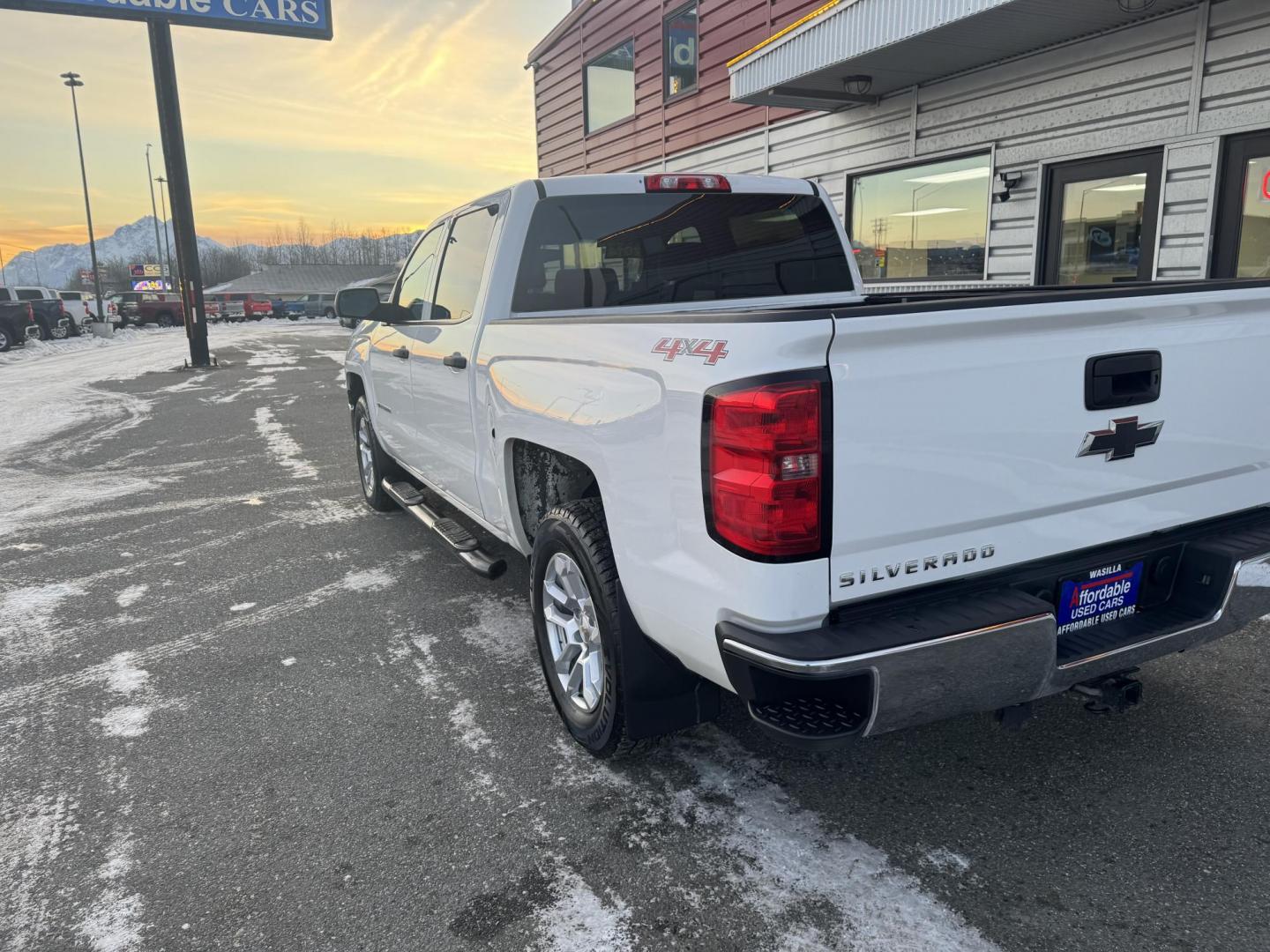 2014 WHITE Chevrolet Silverado 1500 Work Truck 1WT Crew Cab 4WD (3GCUKPEHXEG) with an 4.3L V6 OHV 12V engine, 6-Speed Automatic transmission, located at 1960 Industrial Drive, Wasilla, 99654, (907) 274-2277, 61.573475, -149.400146 - Photo#3