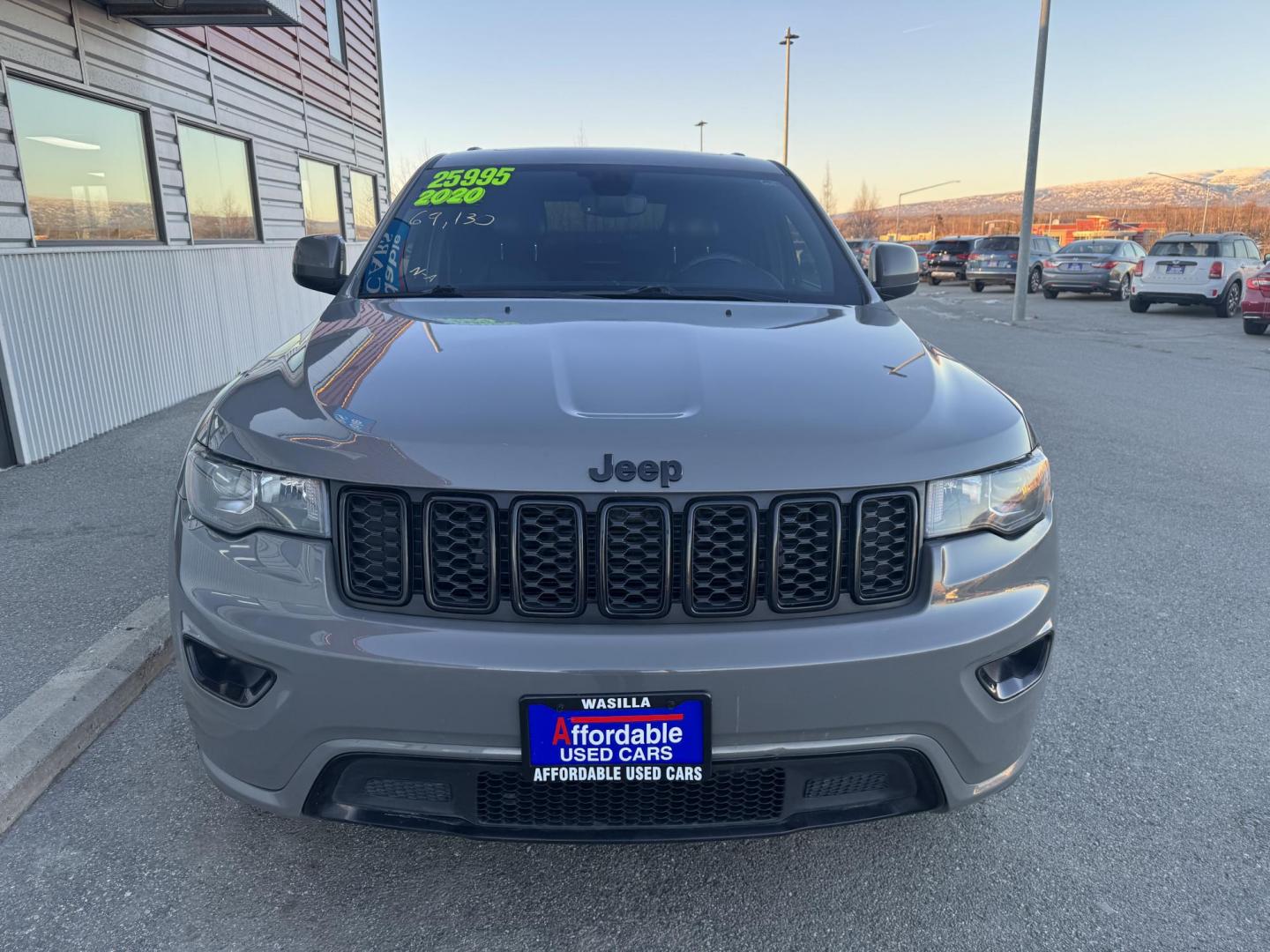 2020 GRAY Jeep Grand Cherokee Laredo 4WD (1C4RJFAG3LC) with an 3.6L V6 DOHC 24V engine, 8A transmission, located at 1960 Industrial Drive, Wasilla, 99654, (907) 274-2277, 61.573475, -149.400146 - Photo#2