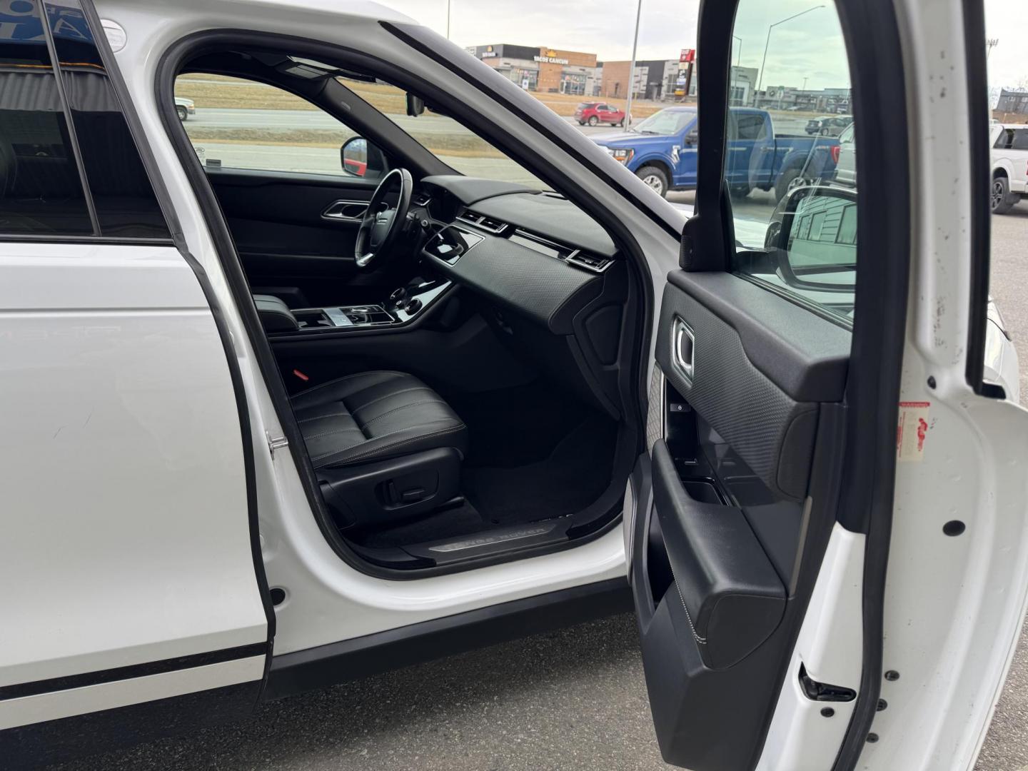 2018 WHITE Land Rover Range Rover Velar SE (SALYC2RV1JA) with an 3.0L V6 DOHC 24V - supercharged engine, 8A transmission, located at 1960 Industrial Drive, Wasilla, 99654, (907) 274-2277, 61.573475, -149.400146 - Photo#15