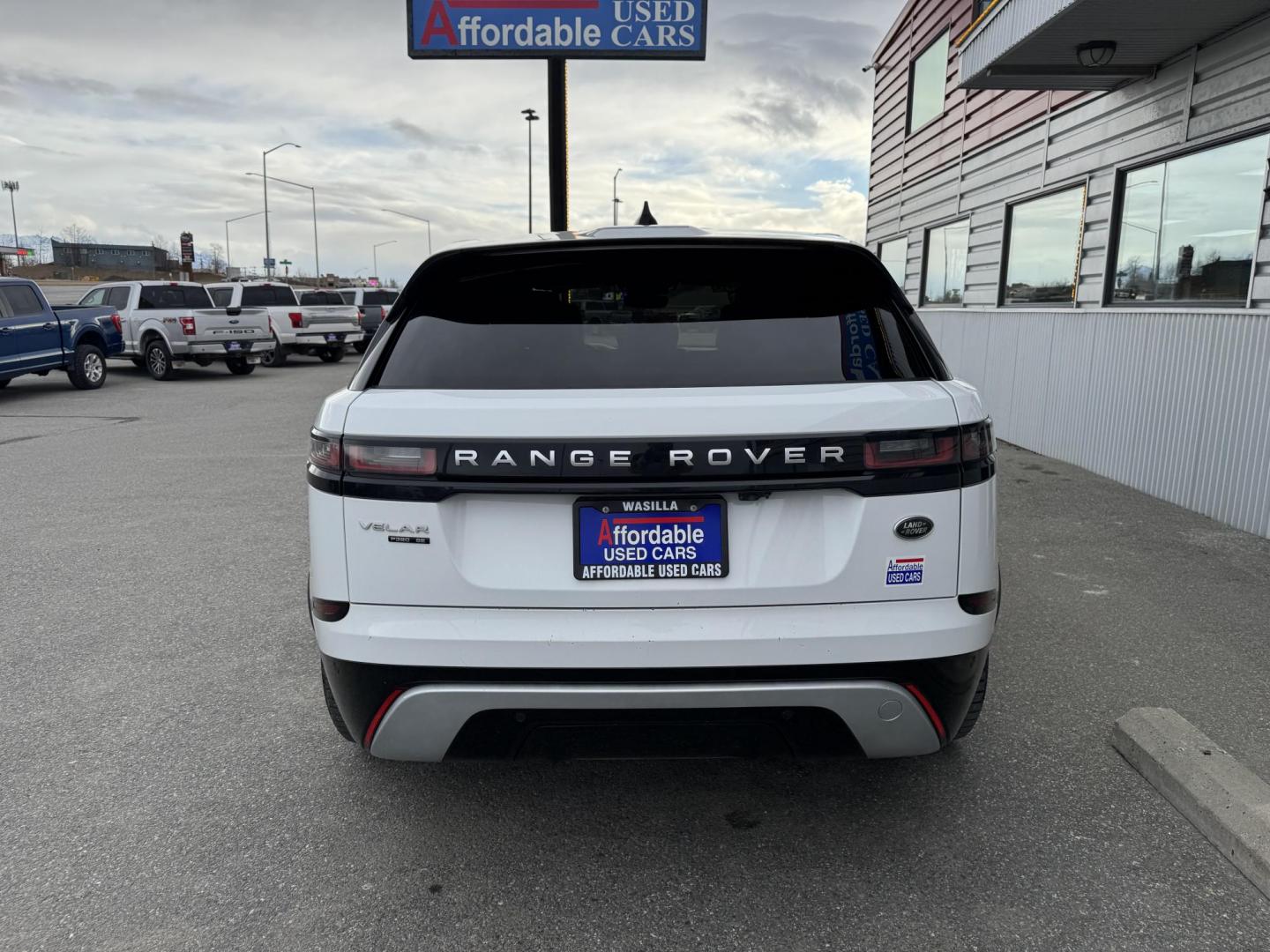 2018 WHITE Land Rover Range Rover Velar SE (SALYC2RV1JA) with an 3.0L V6 DOHC 24V - supercharged engine, 8A transmission, located at 1960 Industrial Drive, Wasilla, 99654, (907) 274-2277, 61.573475, -149.400146 - Photo#4