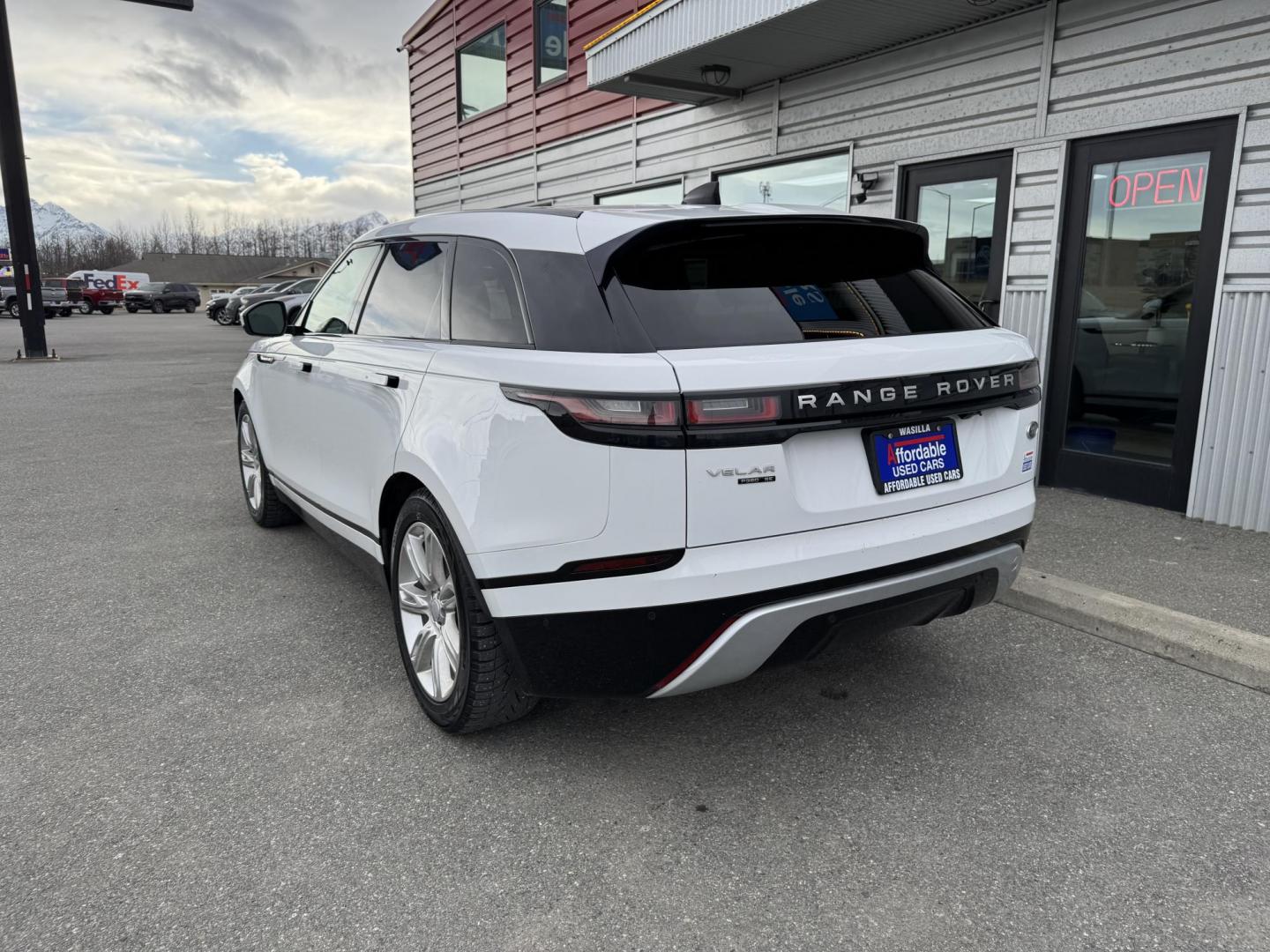 2018 WHITE Land Rover Range Rover Velar SE (SALYC2RV1JA) with an 3.0L V6 DOHC 24V - supercharged engine, 8A transmission, located at 1960 Industrial Drive, Wasilla, 99654, (907) 274-2277, 61.573475, -149.400146 - Photo#5