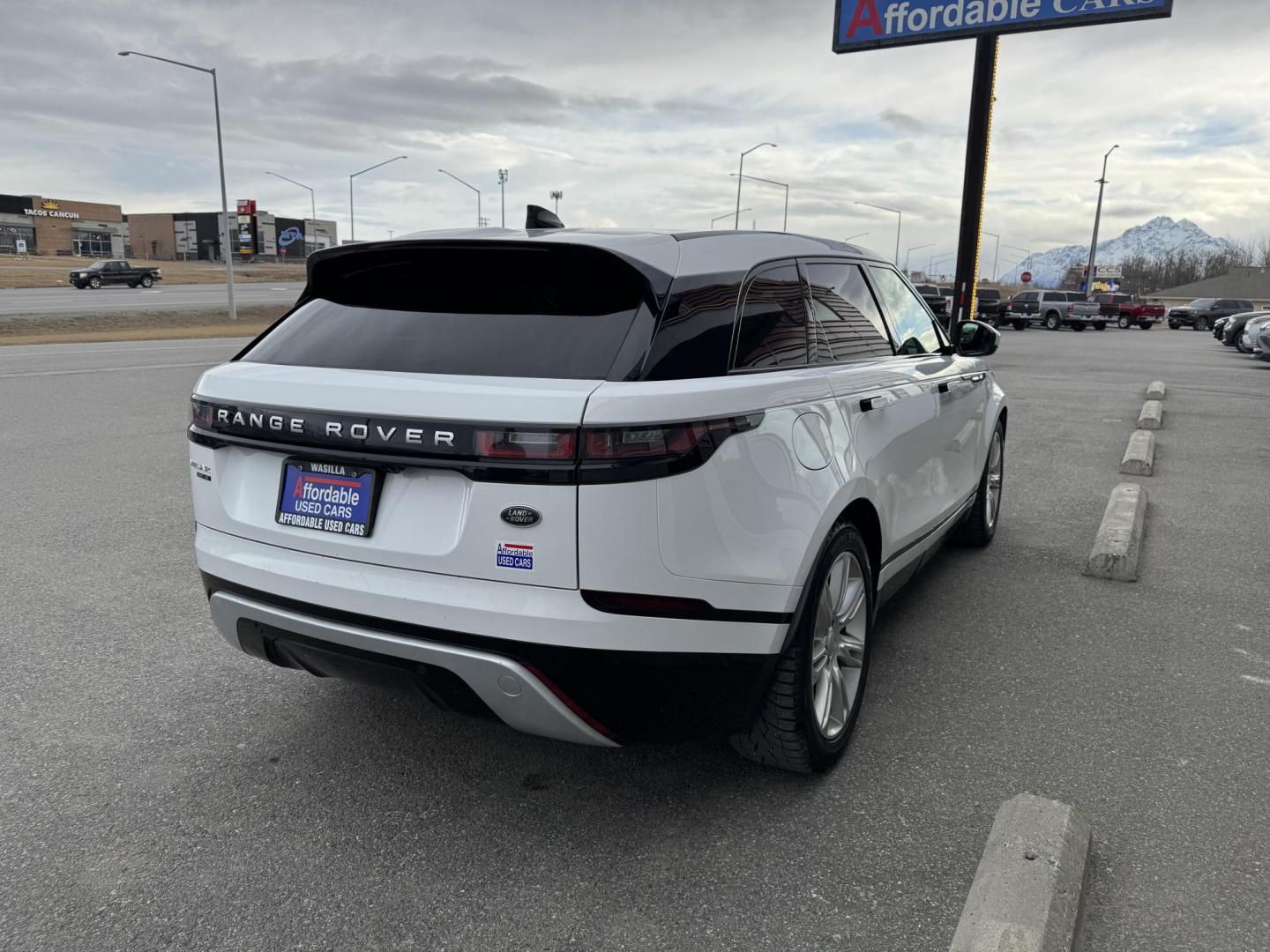 2018 WHITE Land Rover Range Rover Velar SE (SALYC2RV1JA) with an 3.0L V6 DOHC 24V - supercharged engine, 8A transmission, located at 1960 Industrial Drive, Wasilla, 99654, (907) 274-2277, 61.573475, -149.400146 - Photo#6