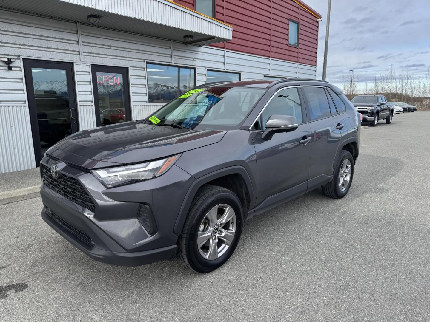 2022 GRAY TOYOTA RAV4 XLE (2T3P1RFV1NW) with an 2.5L engine, Automatic transmission, located at 1960 Industrial Drive, Wasilla, 99654, (907) 274-2277, 61.573475, -149.400146 - Photo#1