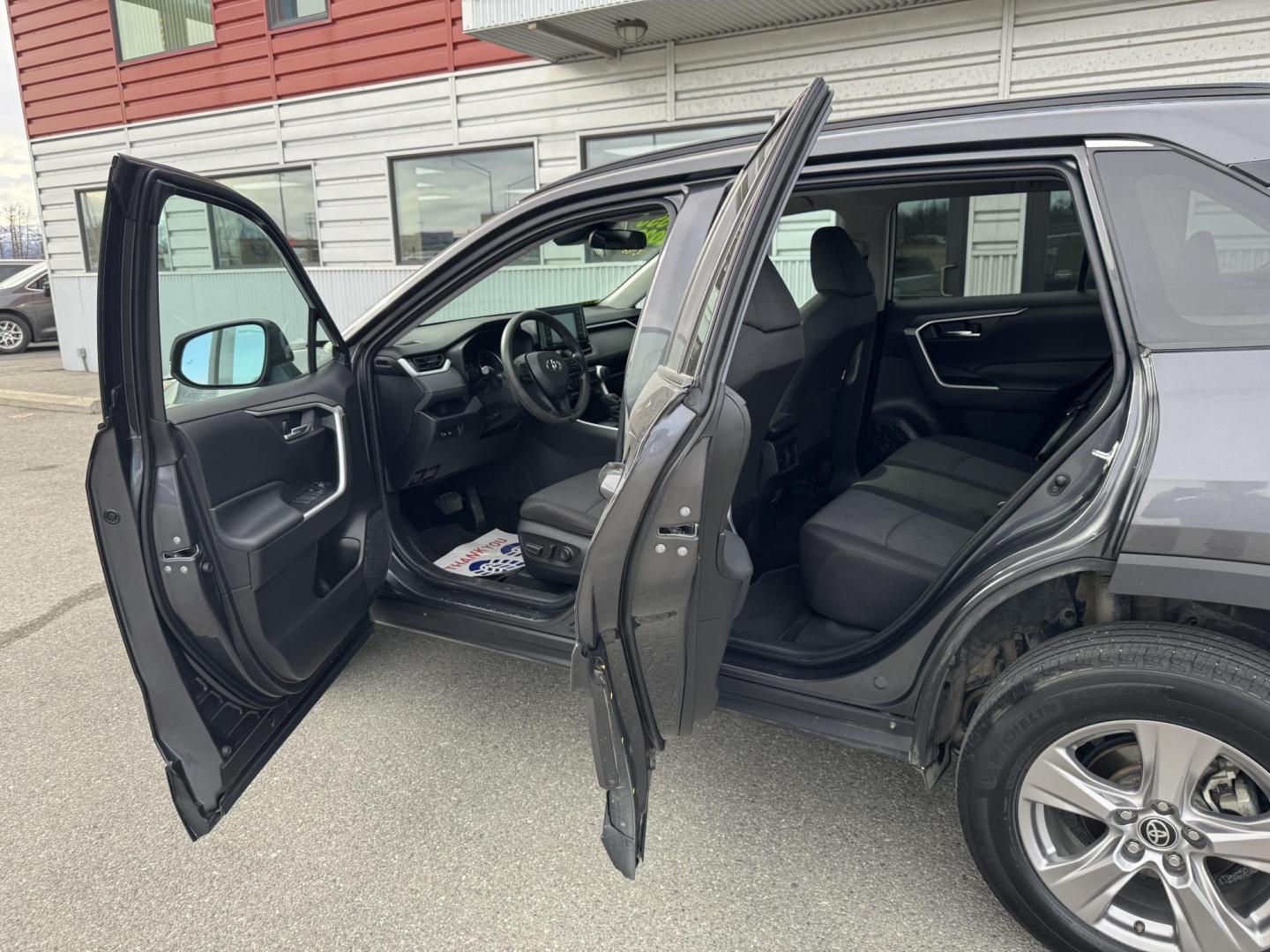 2022 GRAY TOYOTA RAV4 XLE (2T3P1RFV1NW) with an 2.5L engine, Automatic transmission, located at 1960 Industrial Drive, Wasilla, 99654, (907) 274-2277, 61.573475, -149.400146 - Photo#15