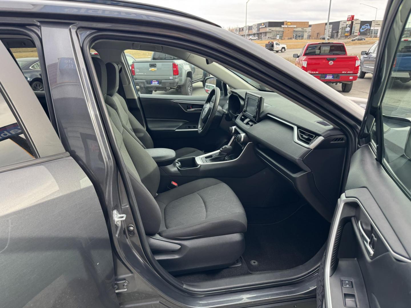 2022 GRAY TOYOTA RAV4 XLE (2T3P1RFV1NW) with an 2.5L engine, Automatic transmission, located at 1960 Industrial Drive, Wasilla, 99654, (907) 274-2277, 61.573475, -149.400146 - Photo#16