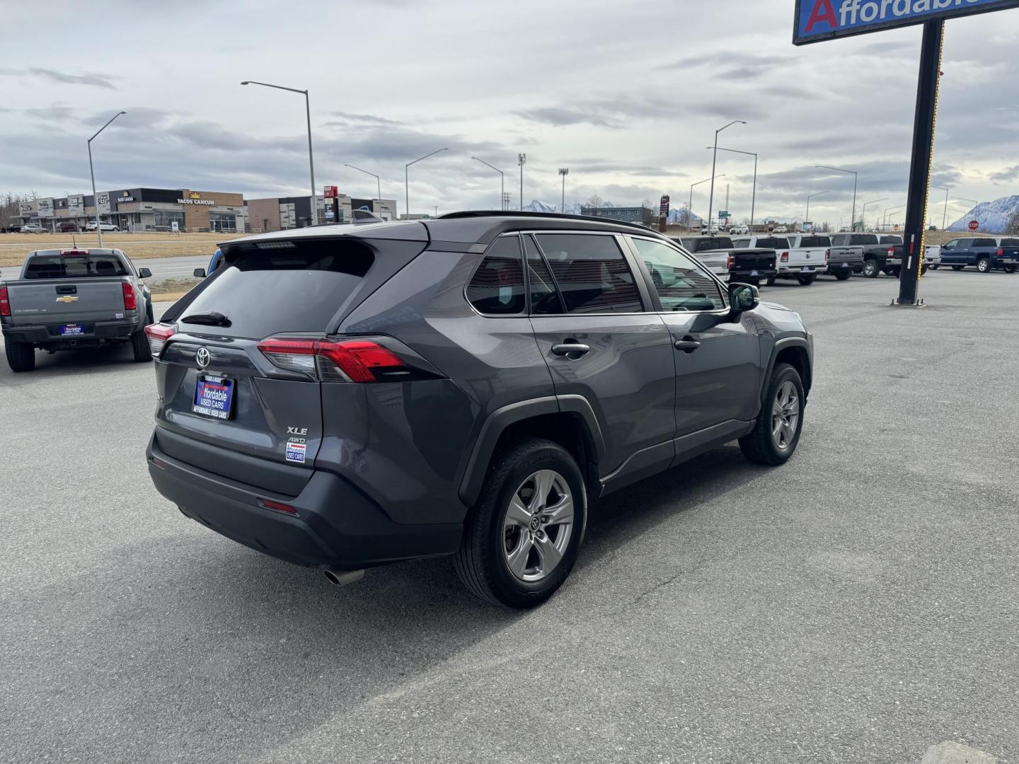 2022 GRAY TOYOTA RAV4 XLE (2T3P1RFV1NW) with an 2.5L engine, Automatic transmission, located at 1960 Industrial Drive, Wasilla, 99654, (907) 274-2277, 61.573475, -149.400146 - Photo#5