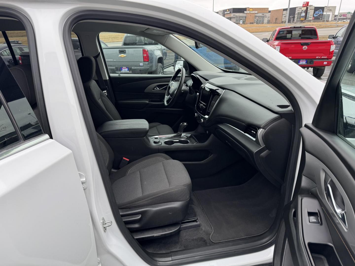 2020 WHITE Chevrolet Traverse LS AWD (1GNEVFKW5LJ) with an 3.6L V6 DOHC 24V engine, 9A transmission, located at 1960 Industrial Drive, Wasilla, 99654, (907) 274-2277, 61.573475, -149.400146 - Photo#17