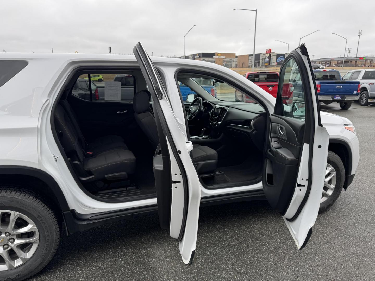 2020 WHITE Chevrolet Traverse LS AWD (1GNEVFKW5LJ) with an 3.6L V6 DOHC 24V engine, 9A transmission, located at 1960 Industrial Drive, Wasilla, 99654, (907) 274-2277, 61.573475, -149.400146 - Photo#19