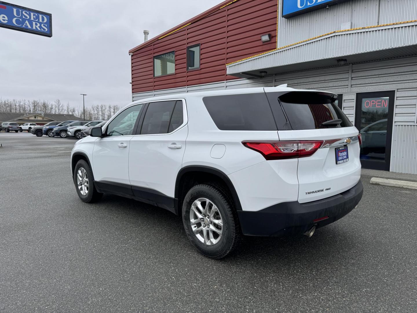 2020 WHITE Chevrolet Traverse LS AWD (1GNEVFKW5LJ) with an 3.6L V6 DOHC 24V engine, 9A transmission, located at 1960 Industrial Drive, Wasilla, 99654, (907) 274-2277, 61.573475, -149.400146 - Photo#3