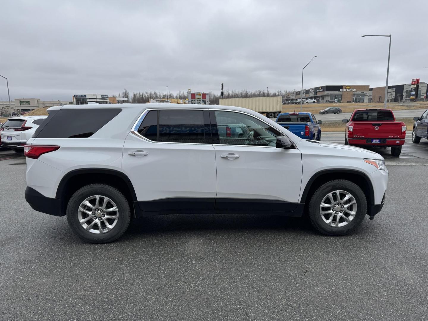 2020 WHITE Chevrolet Traverse LS AWD (1GNEVFKW5LJ) with an 3.6L V6 DOHC 24V engine, 9A transmission, located at 1960 Industrial Drive, Wasilla, 99654, (907) 274-2277, 61.573475, -149.400146 - Photo#6