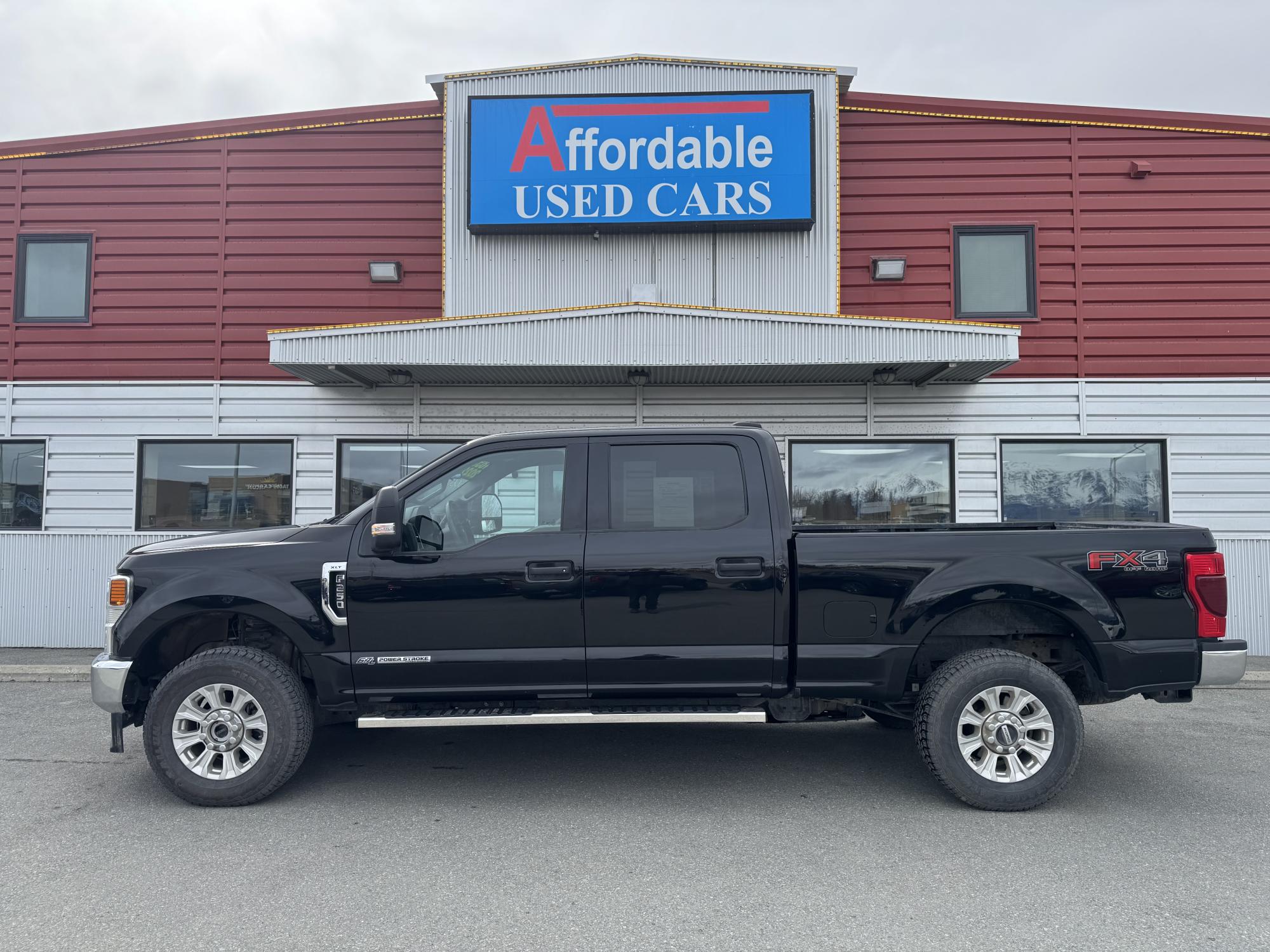 photo of 2022 Ford F-250 SD XLT Crew Cab 4WD - Diesel