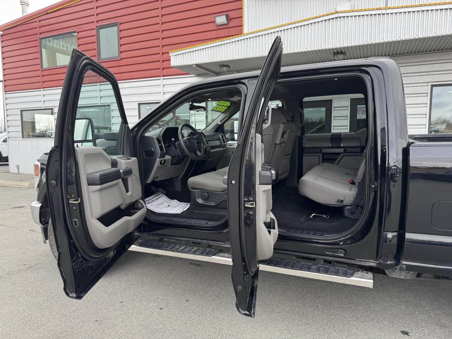 2022 BLACK Ford F-250 SD XLT Crew Cab 4WD (1FT7W2BT3NE) with an 6.7L V8 OHV 16V DIESEL engine, 6A transmission, located at 1960 Industrial Drive, Wasilla, 99654, (907) 274-2277, 61.573475, -149.400146 - Photo#13