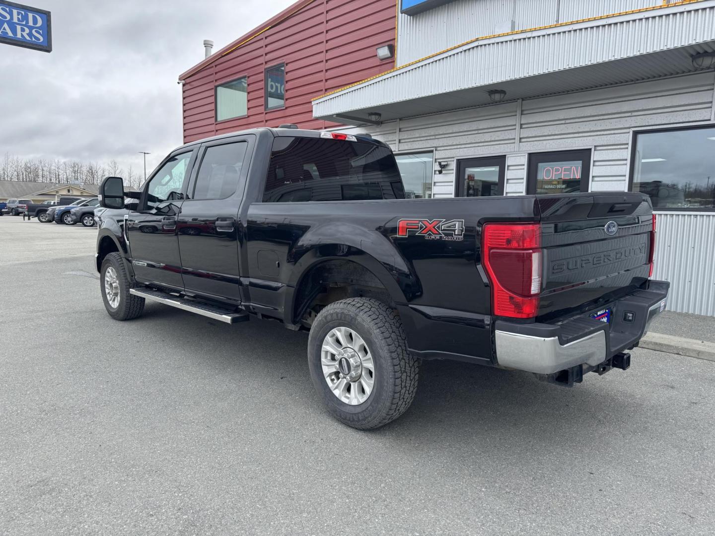 2022 BLACK Ford F-250 SD XLT Crew Cab 4WD (1FT7W2BT3NE) with an 6.7L V8 OHV 16V DIESEL engine, 6A transmission, located at 1960 Industrial Drive, Wasilla, 99654, (907) 274-2277, 61.573475, -149.400146 - Photo#2