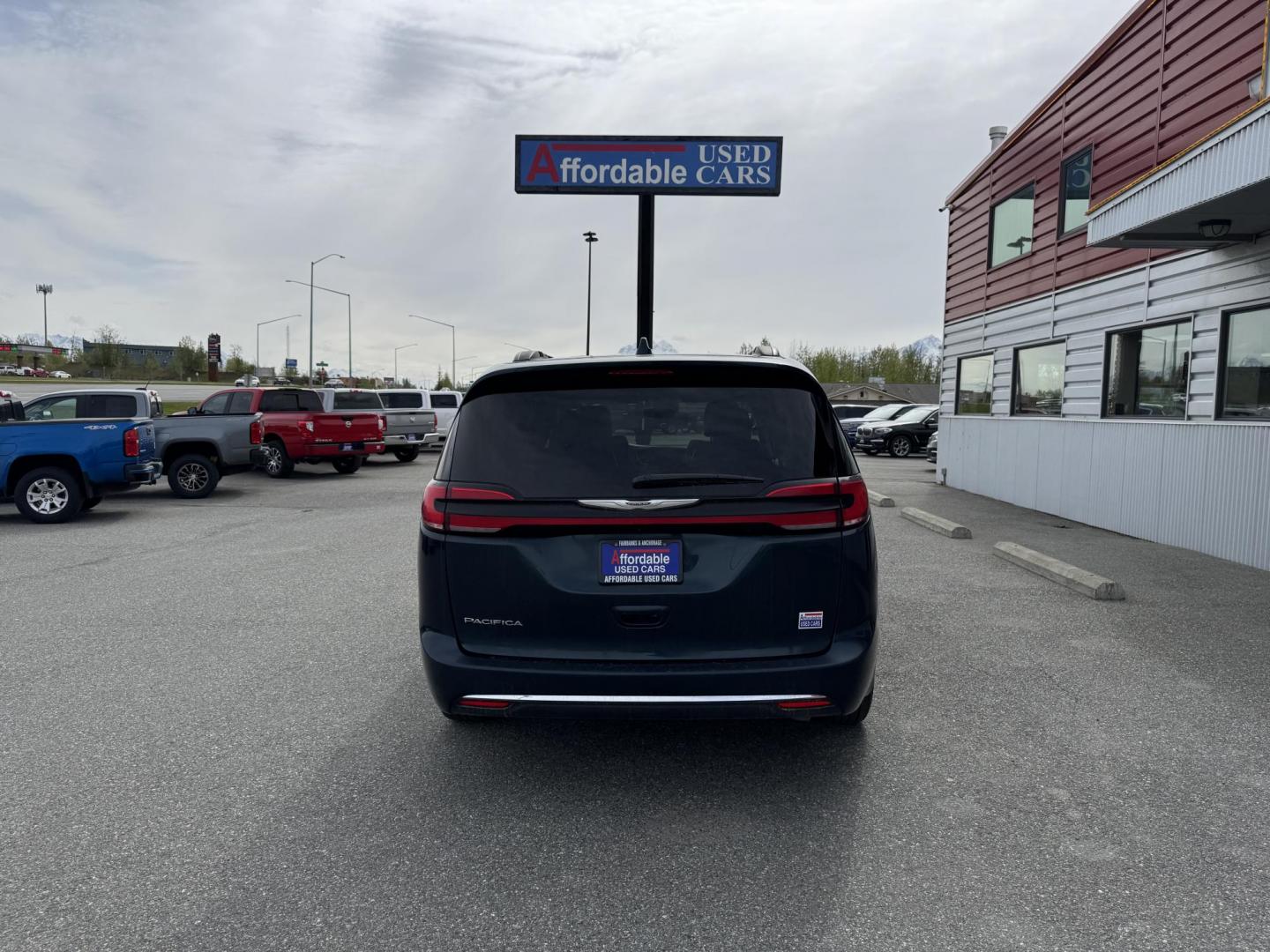 2022 GRAY Chrysler Pacifica Touring-L (2C4RC1BGXNR) with an 3.6L V6 DOHC 24V engine, 9A transmission, located at 1960 Industrial Drive, Wasilla, 99654, (907) 274-2277, 61.573475, -149.400146 - Photo#2