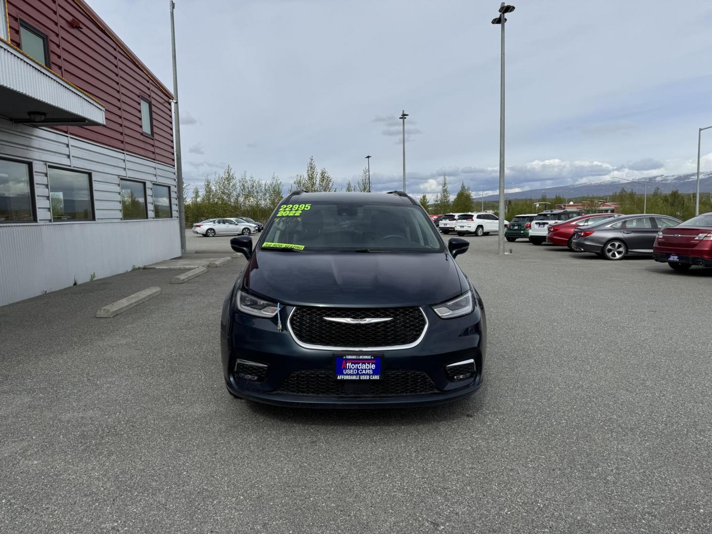 2022 GRAY Chrysler Pacifica Touring-L (2C4RC1BGXNR) with an 3.6L V6 DOHC 24V engine, 9A transmission, located at 1960 Industrial Drive, Wasilla, 99654, (907) 274-2277, 61.573475, -149.400146 - Photo#6