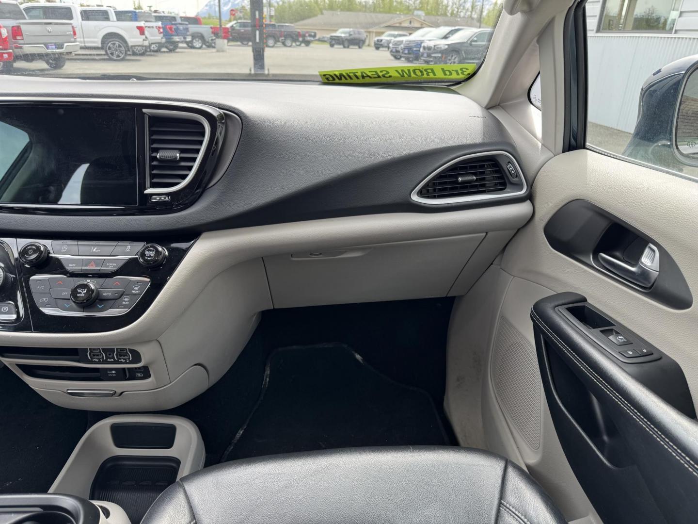 2022 GRAY Chrysler Pacifica Touring-L (2C4RC1BGXNR) with an 3.6L V6 DOHC 24V engine, 9A transmission, located at 1960 Industrial Drive, Wasilla, 99654, (907) 274-2277, 61.573475, -149.400146 - Photo#10