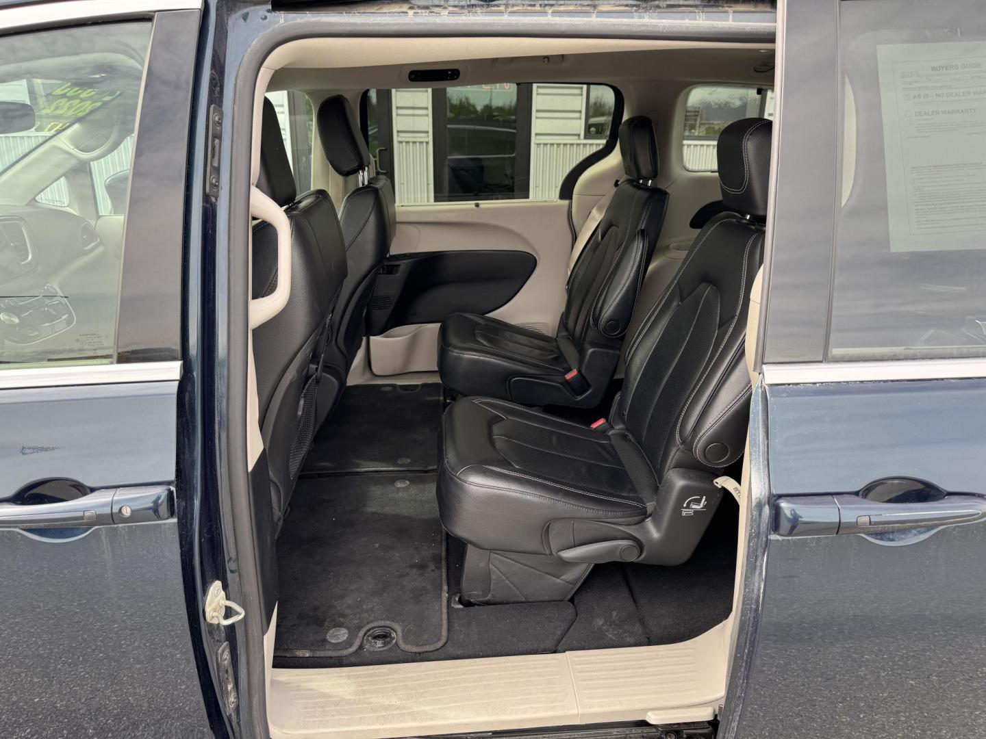 2022 GRAY Chrysler Pacifica Touring-L (2C4RC1BGXNR) with an 3.6L V6 DOHC 24V engine, 9A transmission, located at 1960 Industrial Drive, Wasilla, 99654, (907) 274-2277, 61.573475, -149.400146 - Photo#11