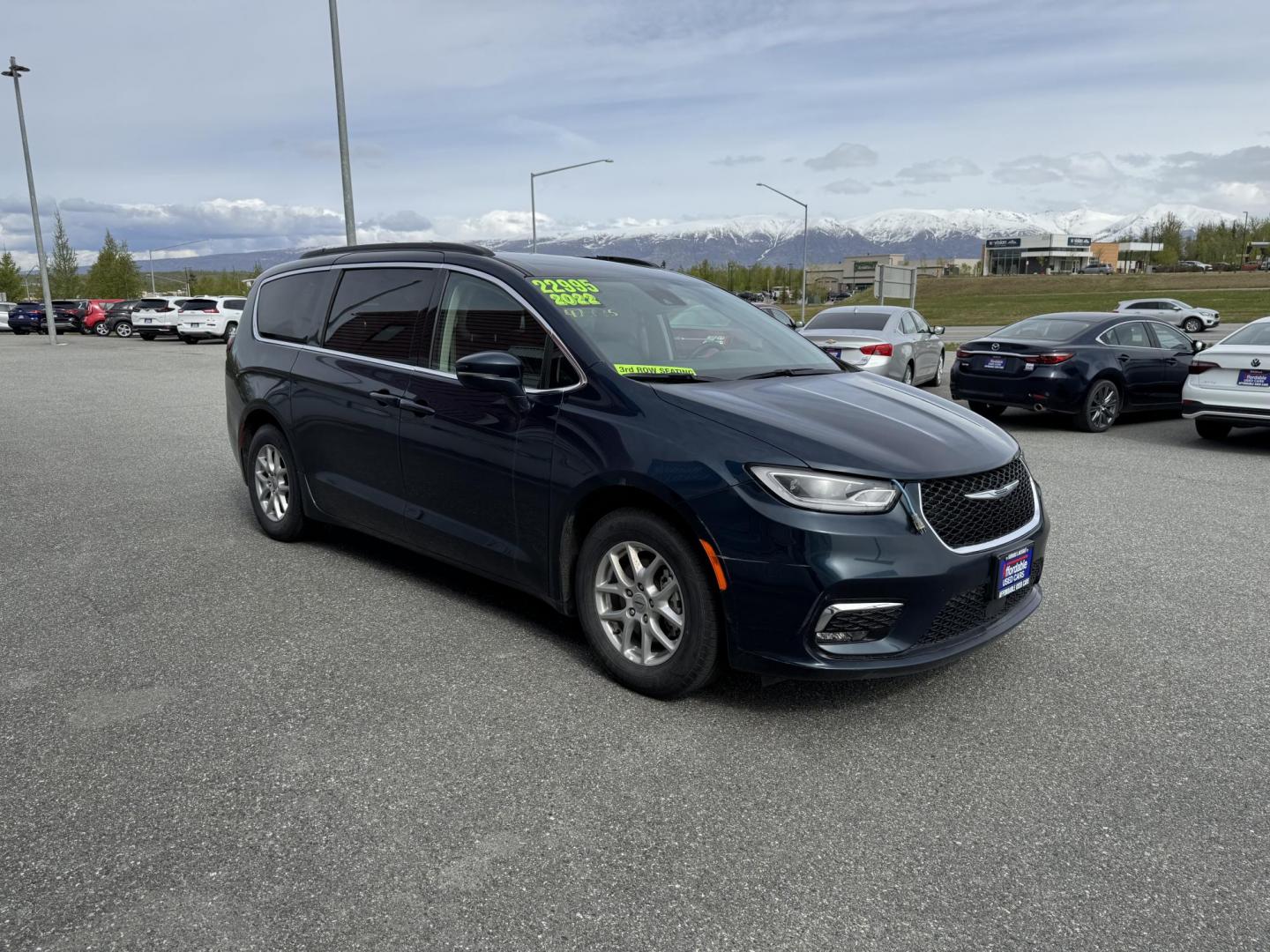 2022 GRAY Chrysler Pacifica Touring-L (2C4RC1BGXNR) with an 3.6L V6 DOHC 24V engine, 9A transmission, located at 1960 Industrial Drive, Wasilla, 99654, (907) 274-2277, 61.573475, -149.400146 - Photo#5