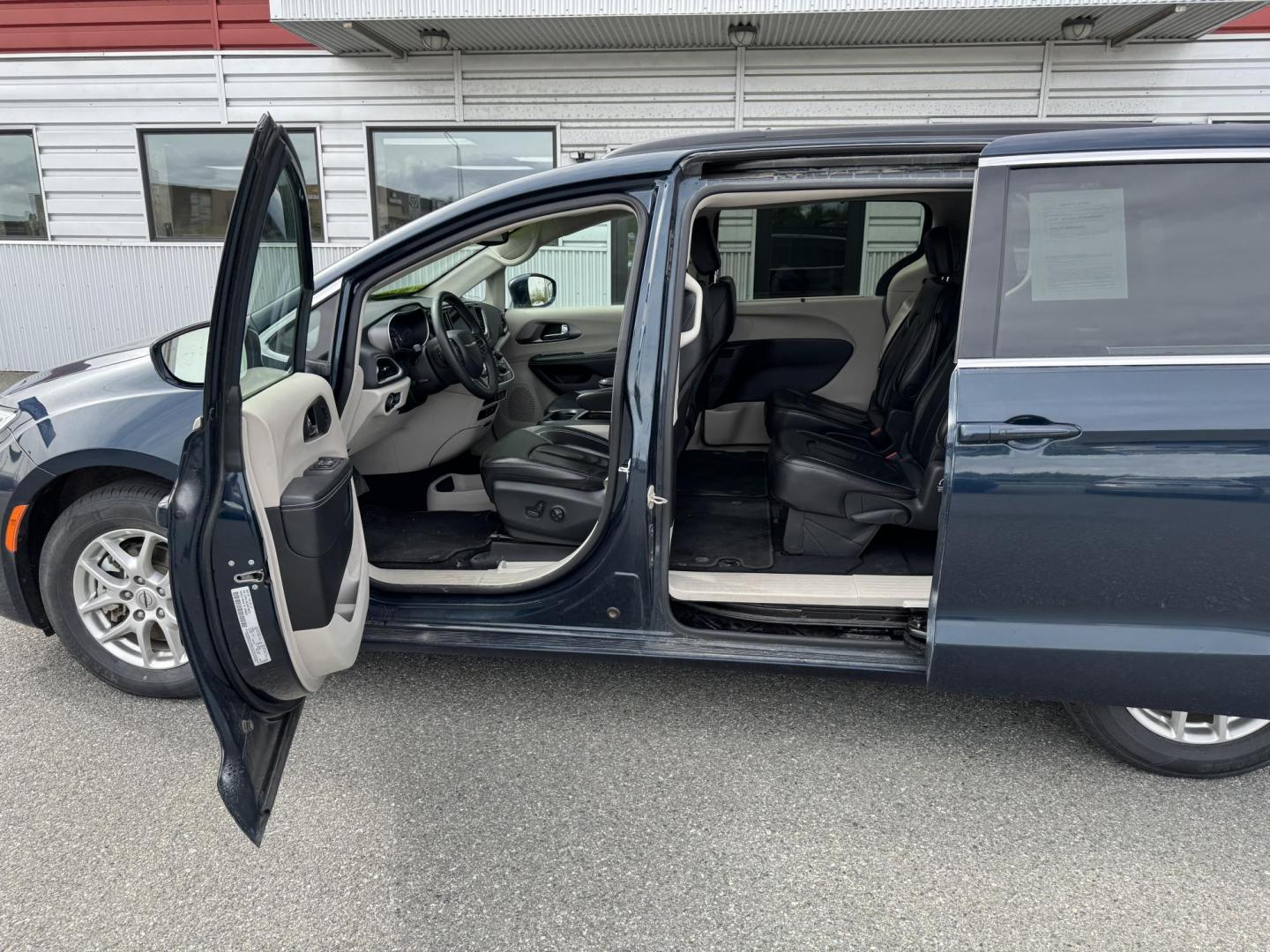 2022 GRAY Chrysler Pacifica Touring-L (2C4RC1BGXNR) with an 3.6L V6 DOHC 24V engine, 9A transmission, located at 1960 Industrial Drive, Wasilla, 99654, (907) 274-2277, 61.573475, -149.400146 - Photo#13