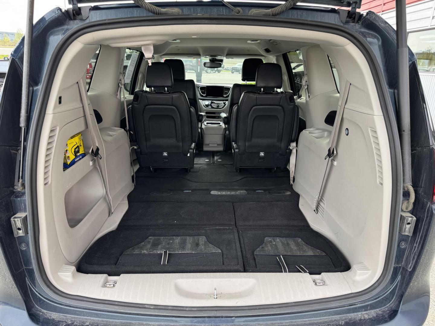 2022 GRAY Chrysler Pacifica Touring-L (2C4RC1BGXNR) with an 3.6L V6 DOHC 24V engine, 9A transmission, located at 1960 Industrial Drive, Wasilla, 99654, (907) 274-2277, 61.573475, -149.400146 - Photo#17