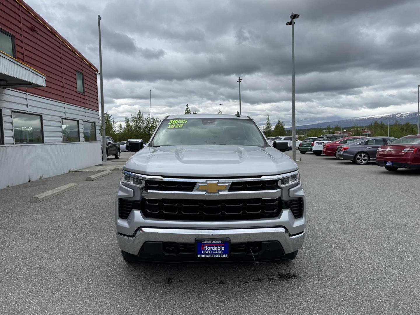 2022 SILVER CHEVROLET SILVERADO 1500 LT (3GCUDDED5NG) with an 5.3L engine, Automatic transmission, located at 1960 Industrial Drive, Wasilla, 99654, (907) 274-2277, 61.573475, -149.400146 - Photo#6