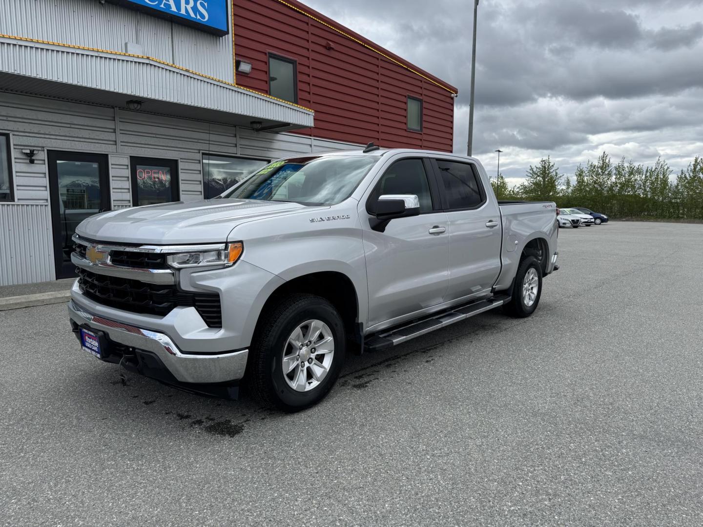 2022 SILVER CHEVROLET SILVERADO 1500 LT (3GCUDDED5NG) with an 5.3L engine, Automatic transmission, located at 1960 Industrial Drive, Wasilla, 99654, (907) 274-2277, 61.573475, -149.400146 - Photo#7