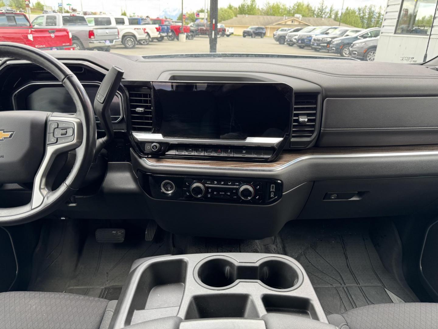 2022 SILVER CHEVROLET SILVERADO 1500 LT (3GCUDDED5NG) with an 5.3L engine, Automatic transmission, located at 1960 Industrial Drive, Wasilla, 99654, (907) 274-2277, 61.573475, -149.400146 - Photo#10