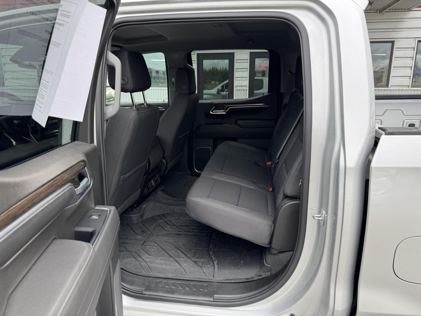 2022 SILVER CHEVROLET SILVERADO 1500 LT (3GCUDDED5NG) with an 5.3L engine, Automatic transmission, located at 1960 Industrial Drive, Wasilla, 99654, (907) 274-2277, 61.573475, -149.400146 - Photo#12