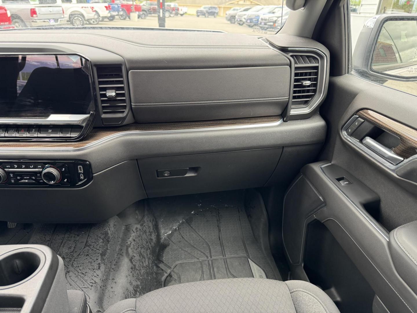 2022 SILVER CHEVROLET SILVERADO 1500 LT (3GCUDDED5NG) with an 5.3L engine, Automatic transmission, located at 1960 Industrial Drive, Wasilla, 99654, (907) 274-2277, 61.573475, -149.400146 - Photo#11