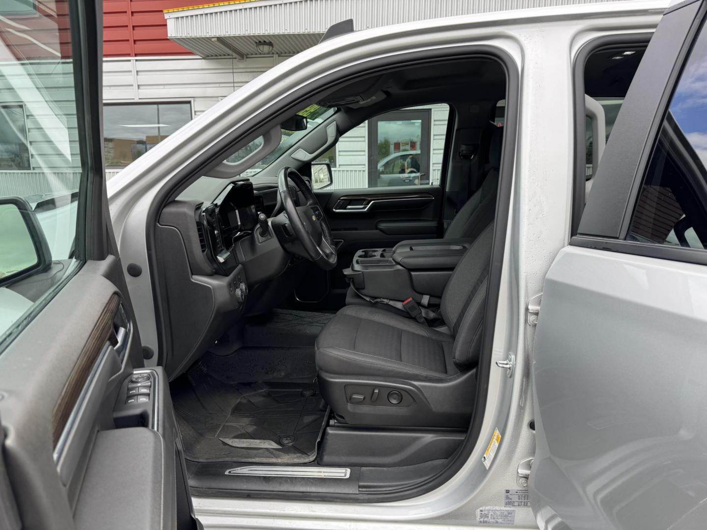 2022 SILVER CHEVROLET SILVERADO 1500 LT (3GCUDDED5NG) with an 5.3L engine, Automatic transmission, located at 1960 Industrial Drive, Wasilla, 99654, (907) 274-2277, 61.573475, -149.400146 - Photo#13