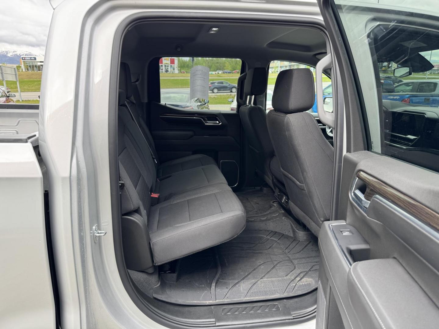 2022 SILVER CHEVROLET SILVERADO 1500 LT (3GCUDDED5NG) with an 5.3L engine, Automatic transmission, located at 1960 Industrial Drive, Wasilla, 99654, (907) 274-2277, 61.573475, -149.400146 - Photo#15