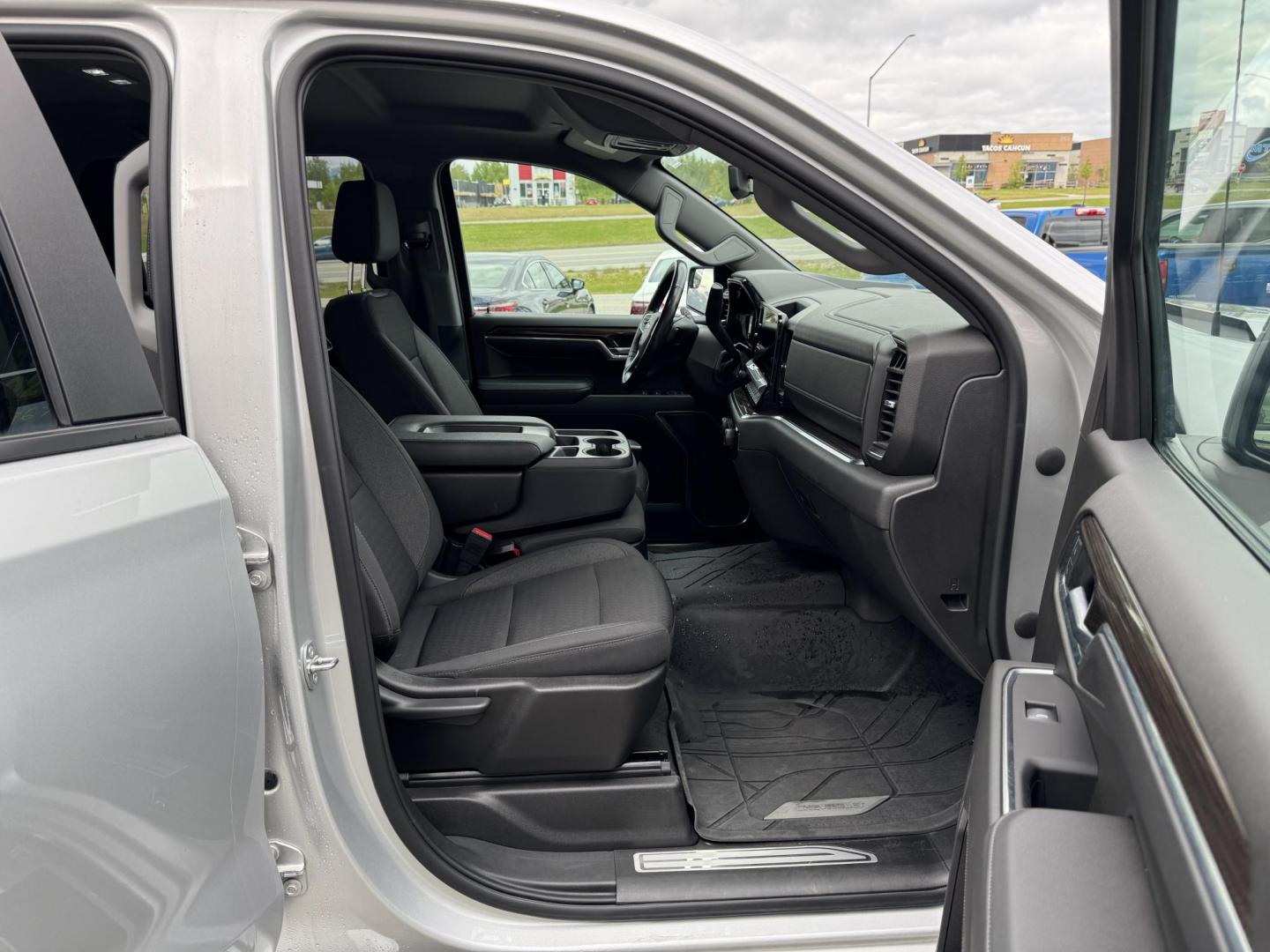 2022 SILVER CHEVROLET SILVERADO 1500 LT (3GCUDDED5NG) with an 5.3L engine, Automatic transmission, located at 1960 Industrial Drive, Wasilla, 99654, (907) 274-2277, 61.573475, -149.400146 - Photo#16