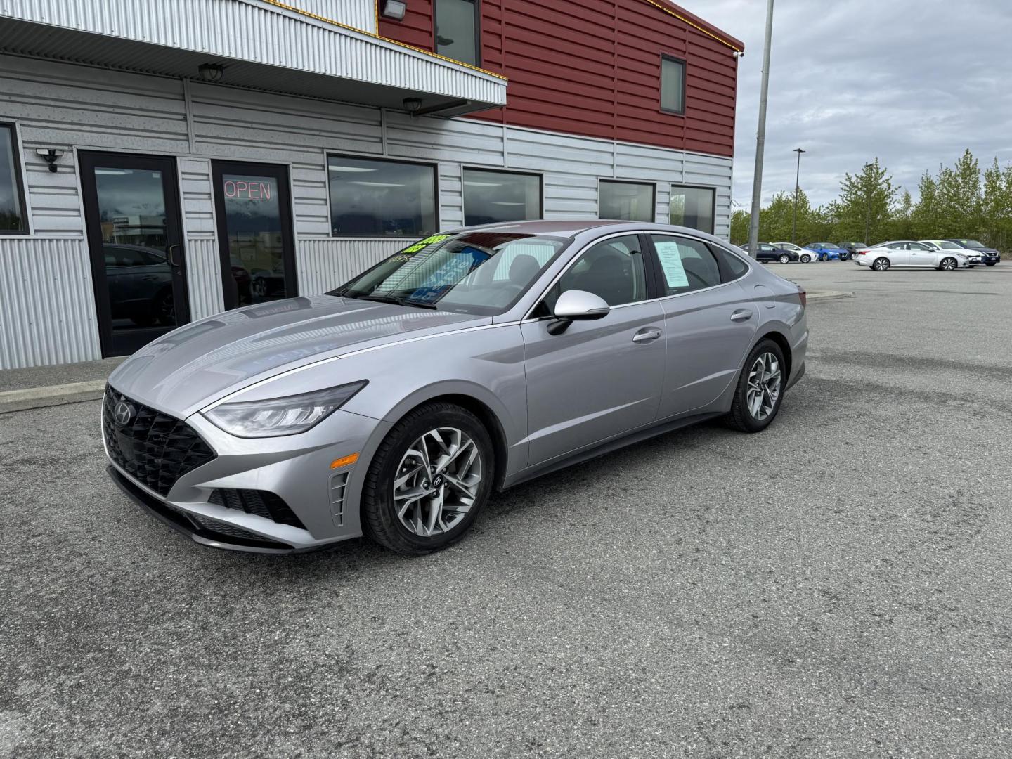 2023 SILVER HYUNDAI SONATA SEL (KMHL64JA6PA) with an 2.5L engine, Automatic transmission, located at 1960 Industrial Drive, Wasilla, 99654, (907) 274-2277, 61.573475, -149.400146 - Photo#7