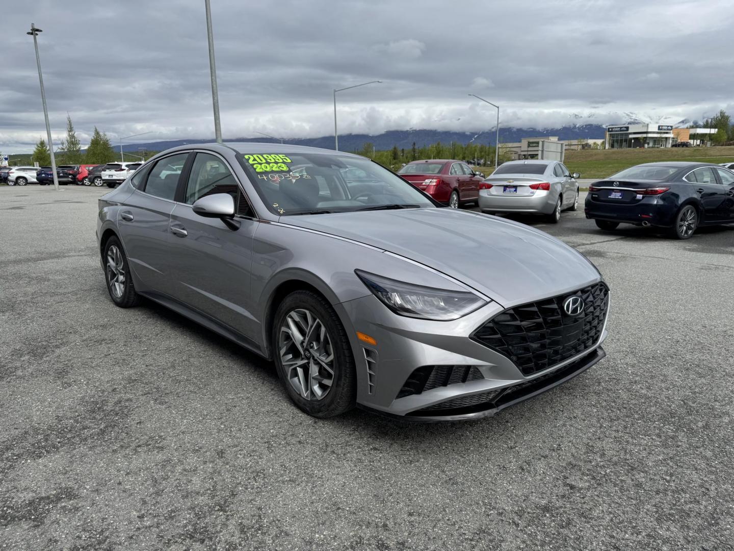 2023 SILVER HYUNDAI SONATA SEL (KMHL64JA6PA) with an 2.5L engine, Automatic transmission, located at 1960 Industrial Drive, Wasilla, 99654, (907) 274-2277, 61.573475, -149.400146 - Photo#5