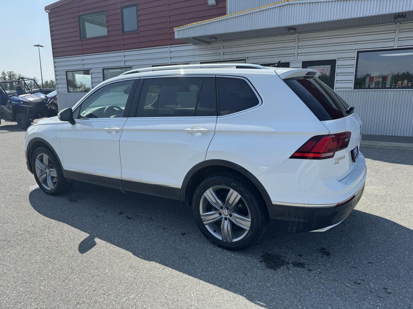 2021 WHITE VOLKSWAGEN TIGUAN SE (3VV2B7AX5MM) with an 2.0L engine, Automatic transmission, located at 1960 Industrial Drive, Wasilla, 99654, (907) 274-2277, 61.573475, -149.400146 - Photo#1