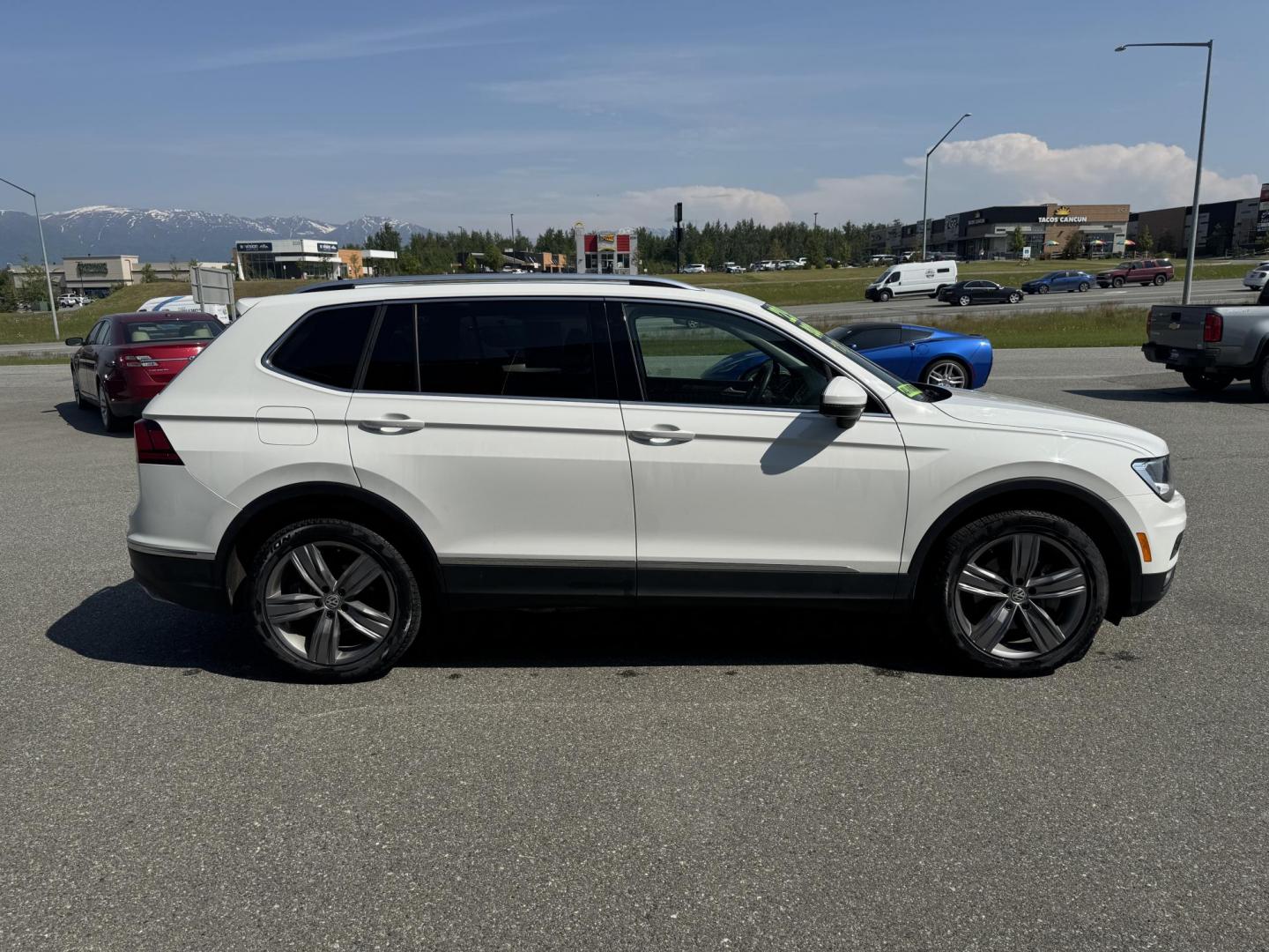 2021 WHITE VOLKSWAGEN TIGUAN SE (3VV2B7AX5MM) with an 2.0L engine, Automatic transmission, located at 1960 Industrial Drive, Wasilla, 99654, (907) 274-2277, 61.573475, -149.400146 - Photo#4