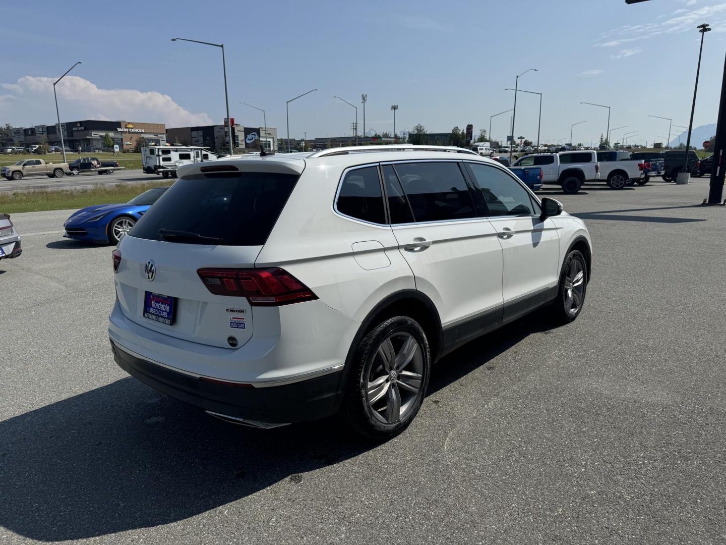 2021 WHITE VOLKSWAGEN TIGUAN SE (3VV2B7AX5MM) with an 2.0L engine, Automatic transmission, located at 1960 Industrial Drive, Wasilla, 99654, (907) 274-2277, 61.573475, -149.400146 - Photo#3
