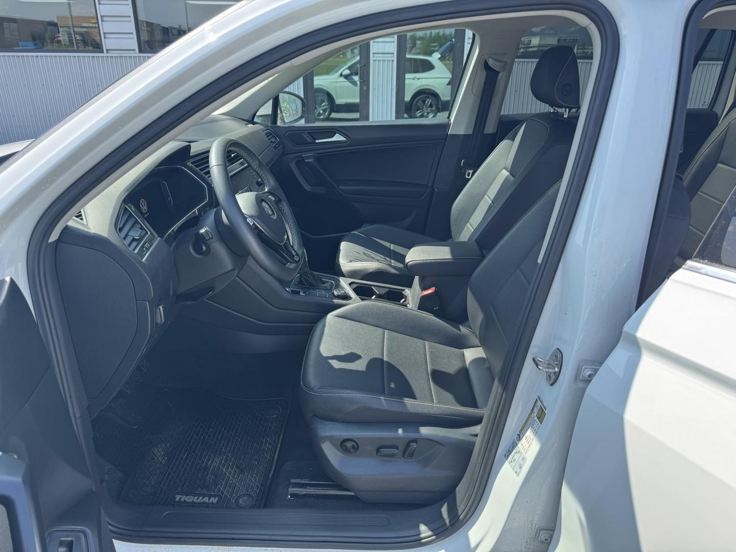2021 WHITE VOLKSWAGEN TIGUAN SE (3VV2B7AX5MM) with an 2.0L engine, Automatic transmission, located at 1960 Industrial Drive, Wasilla, 99654, (907) 274-2277, 61.573475, -149.400146 - Photo#13