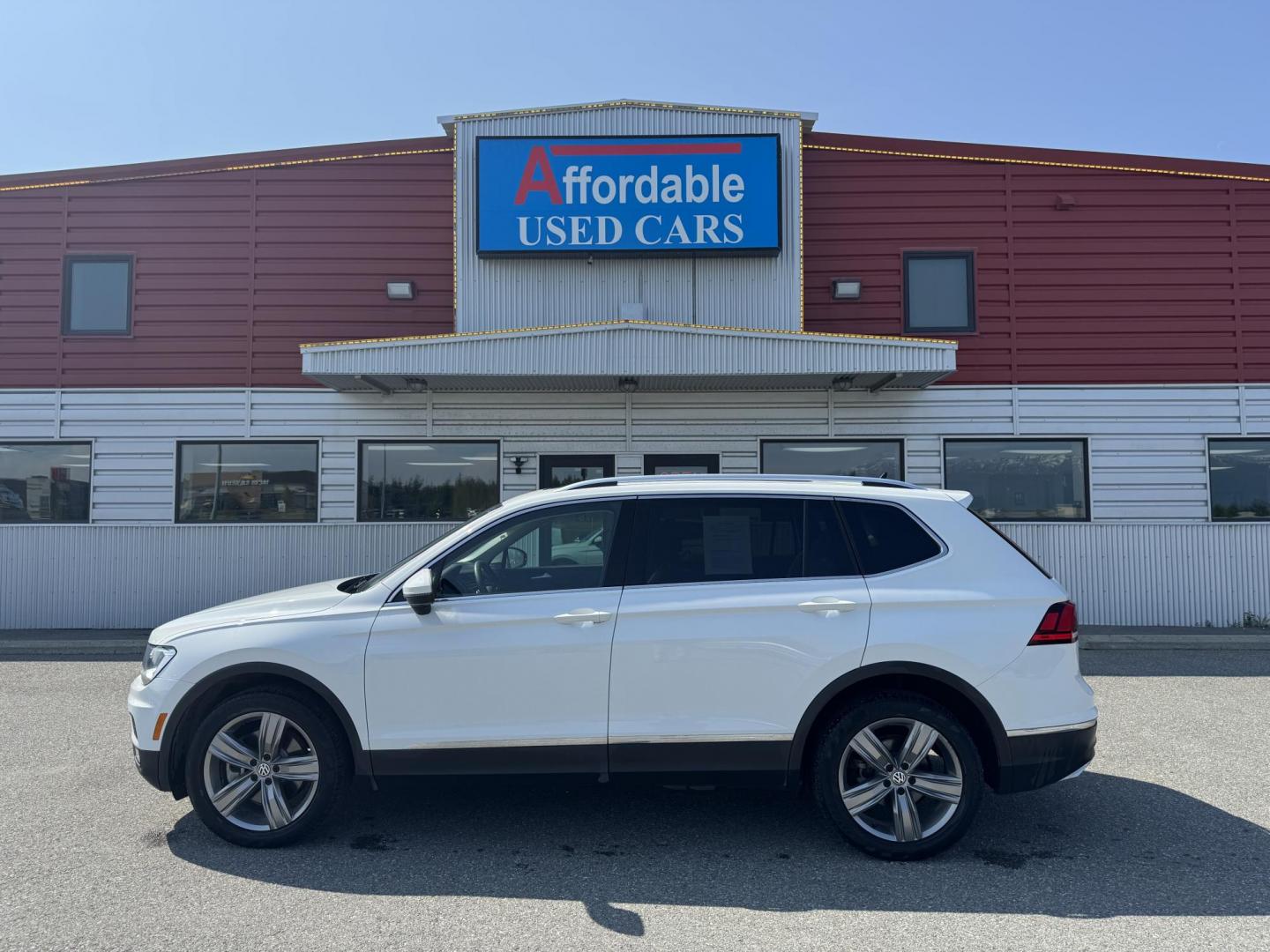 2021 WHITE VOLKSWAGEN TIGUAN SE (3VV2B7AX5MM) with an 2.0L engine, Automatic transmission, located at 1960 Industrial Drive, Wasilla, 99654, (907) 274-2277, 61.573475, -149.400146 - Photo#0