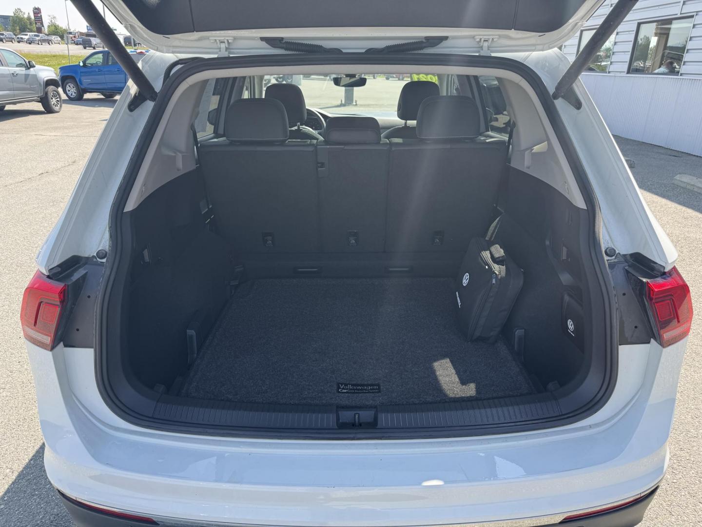 2021 WHITE VOLKSWAGEN TIGUAN SE (3VV2B7AX5MM) with an 2.0L engine, Automatic transmission, located at 1960 Industrial Drive, Wasilla, 99654, (907) 274-2277, 61.573475, -149.400146 - Photo#15