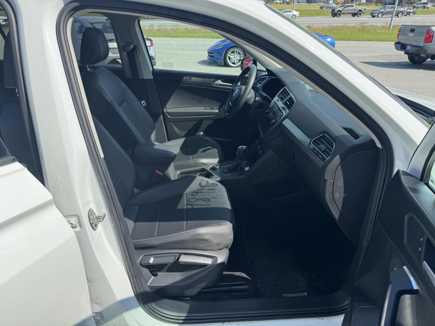 2021 WHITE VOLKSWAGEN TIGUAN SE (3VV2B7AX5MM) with an 2.0L engine, Automatic transmission, located at 1960 Industrial Drive, Wasilla, 99654, (907) 274-2277, 61.573475, -149.400146 - Photo#16