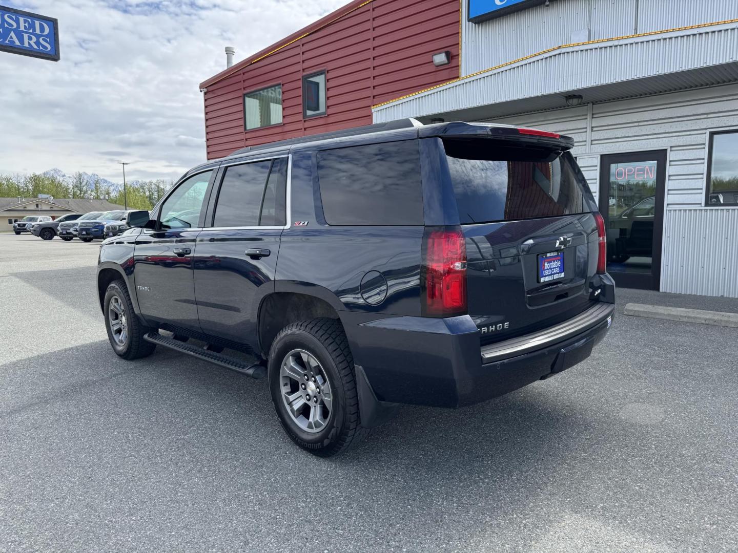 2017 BLUE Chevrolet Tahoe LT Z71 4WD (1GNSKBKC1HR) with an 5.3L V8 OHV 16V engine, 6A transmission, located at 1960 Industrial Drive, Wasilla, 99654, (907) 274-2277, 61.573475, -149.400146 - Photo#1