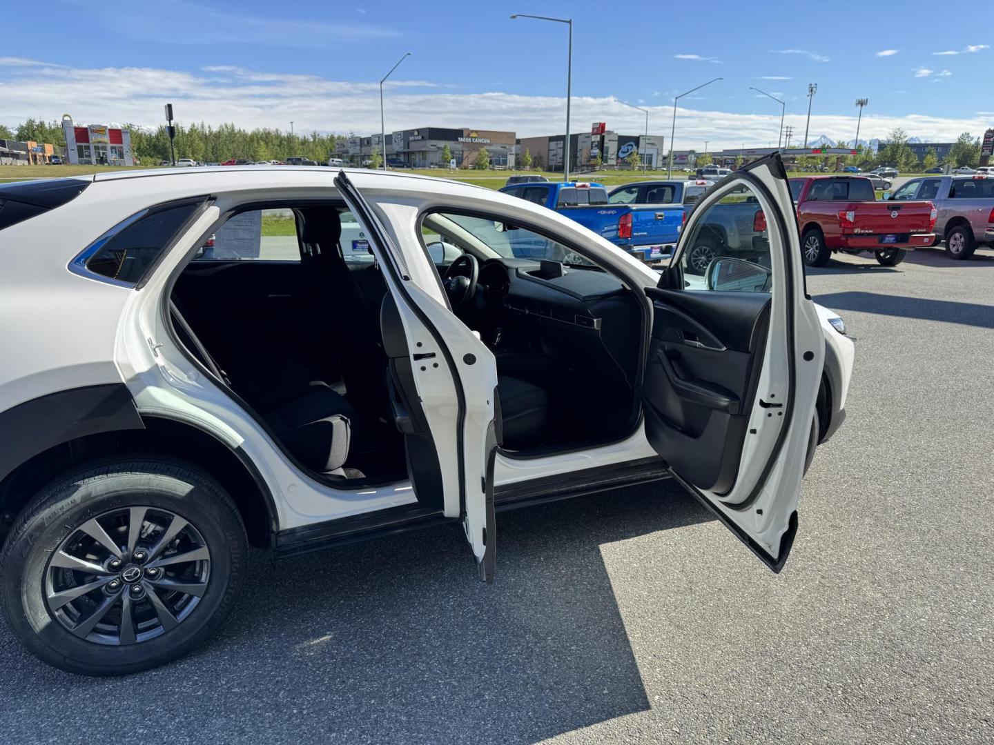 2024 WHITE Mazda CX-30 2.5 S (3MVDMBAM8RM) with an 2.5L L4 DOHC 16V engine, 6A transmission, located at 1960 Industrial Drive, Wasilla, 99654, (907) 274-2277, 61.573475, -149.400146 - Photo#17