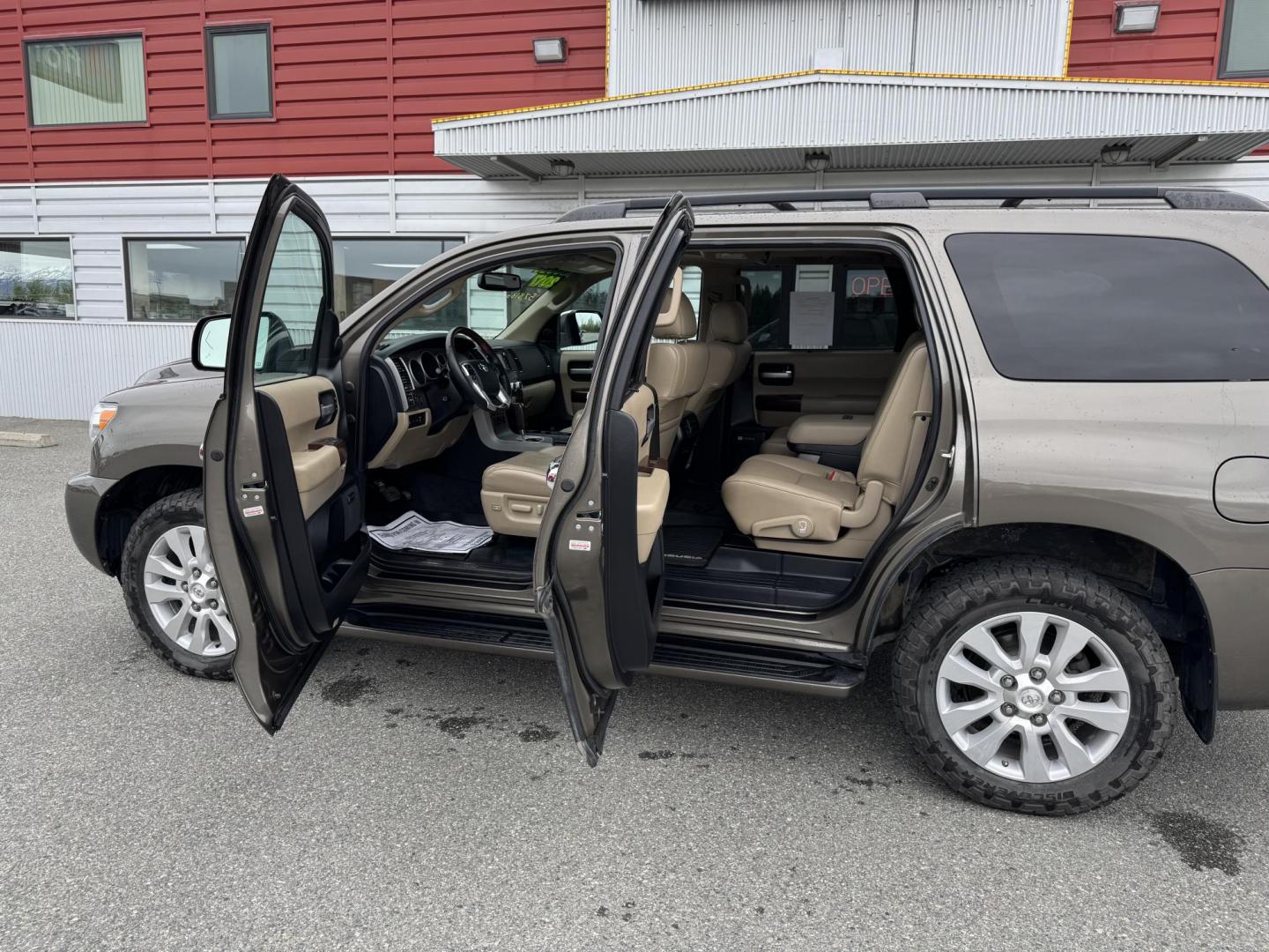 2017 GREEN TOYOTA SEQUOIA PLATINUM (5TDDY5G14HS) with an 5.7L engine, Automatic transmission, located at 1960 Industrial Drive, Wasilla, 99654, (907) 274-2277, 61.573475, -149.400146 - Photo#14