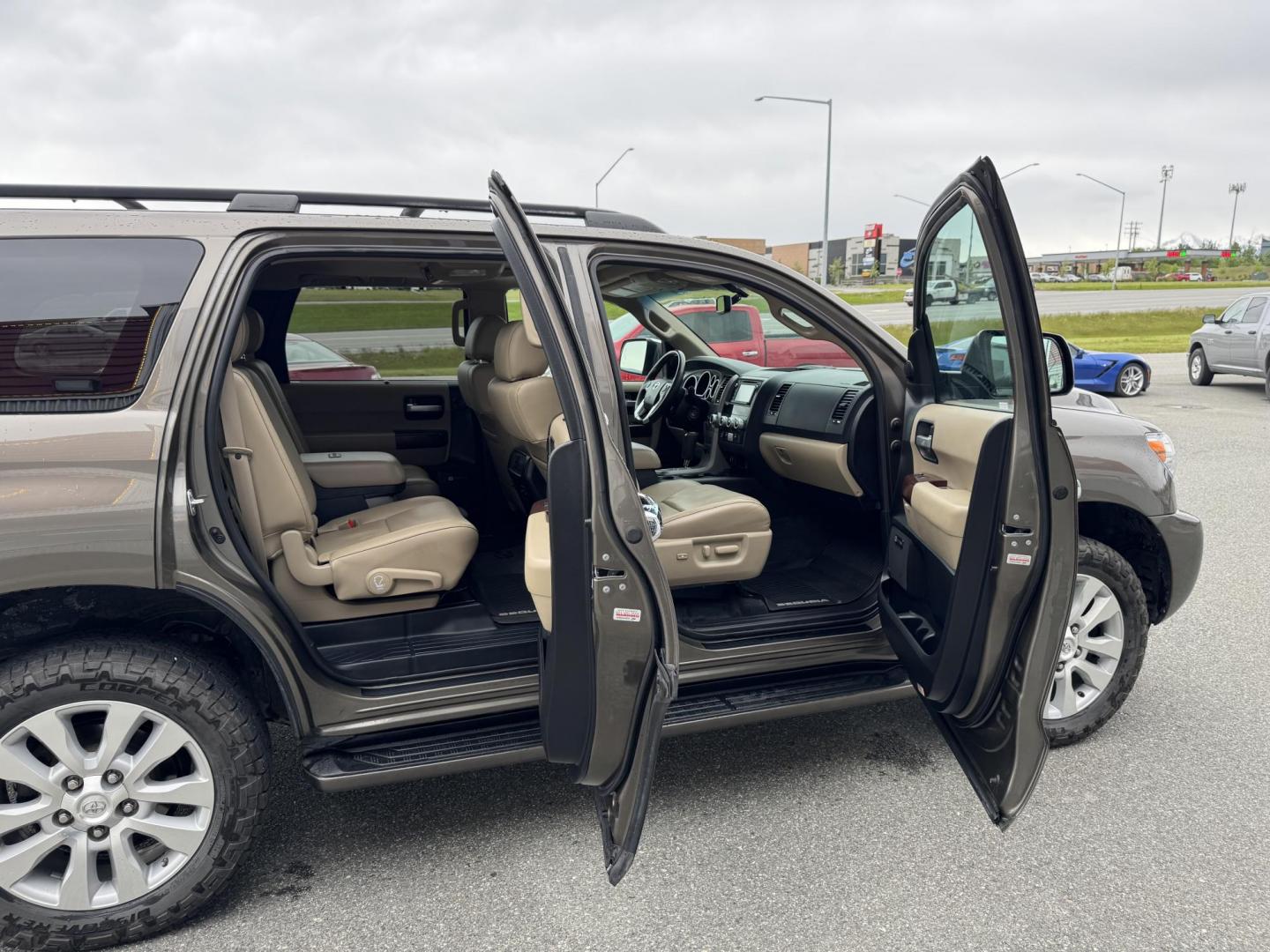 2017 GREEN TOYOTA SEQUOIA PLATINUM (5TDDY5G14HS) with an 5.7L engine, Automatic transmission, located at 1960 Industrial Drive, Wasilla, 99654, (907) 274-2277, 61.573475, -149.400146 - Photo#17