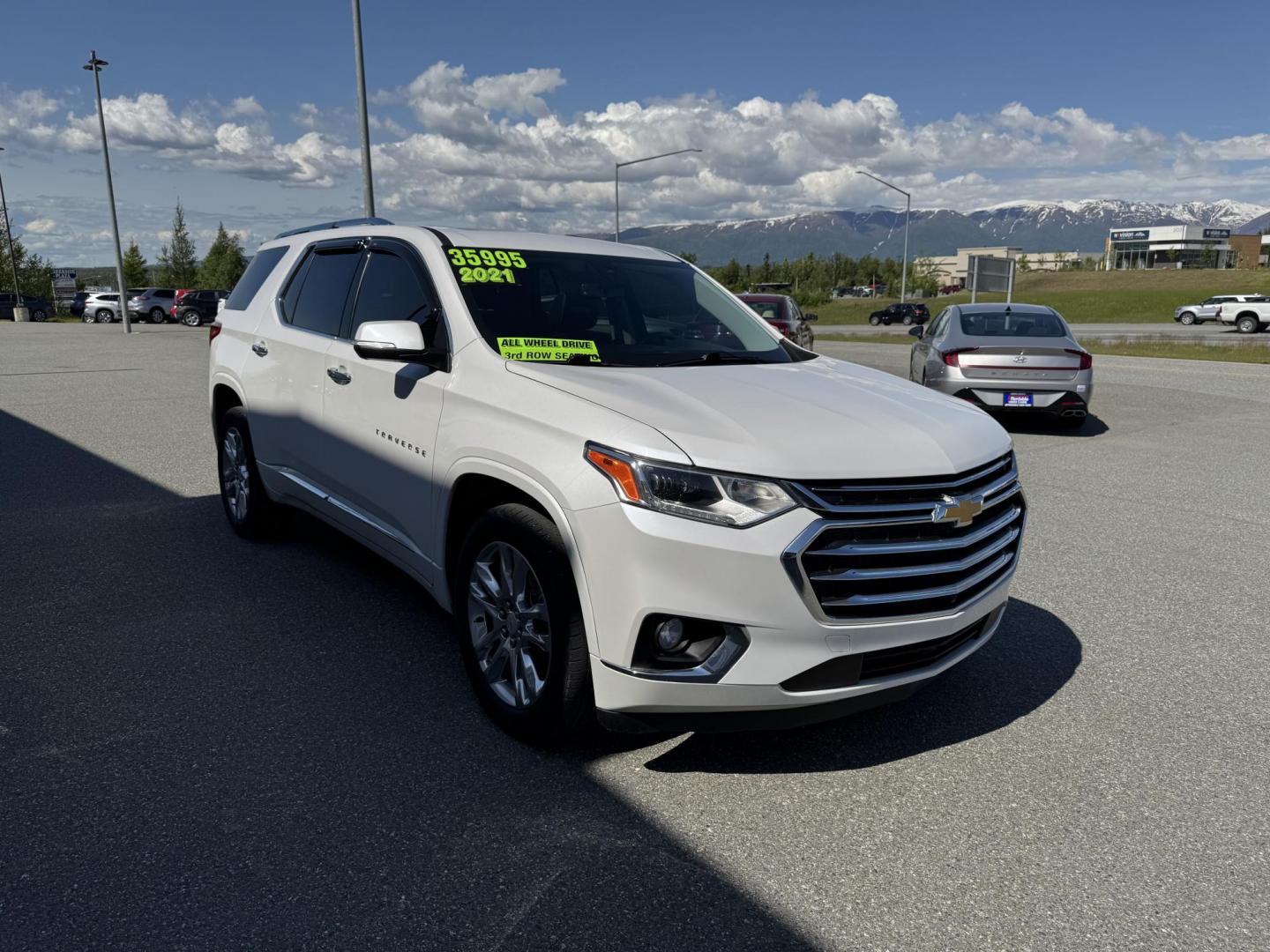 2021 WHITE Chevrolet Traverse High Country AWD (1GNEVNKW3MJ) with an 3.6L V6 DOHC 24V engine, 9A transmission, located at 1960 Industrial Drive, Wasilla, 99654, (907) 274-2277, 61.573475, -149.400146 - Photo#5