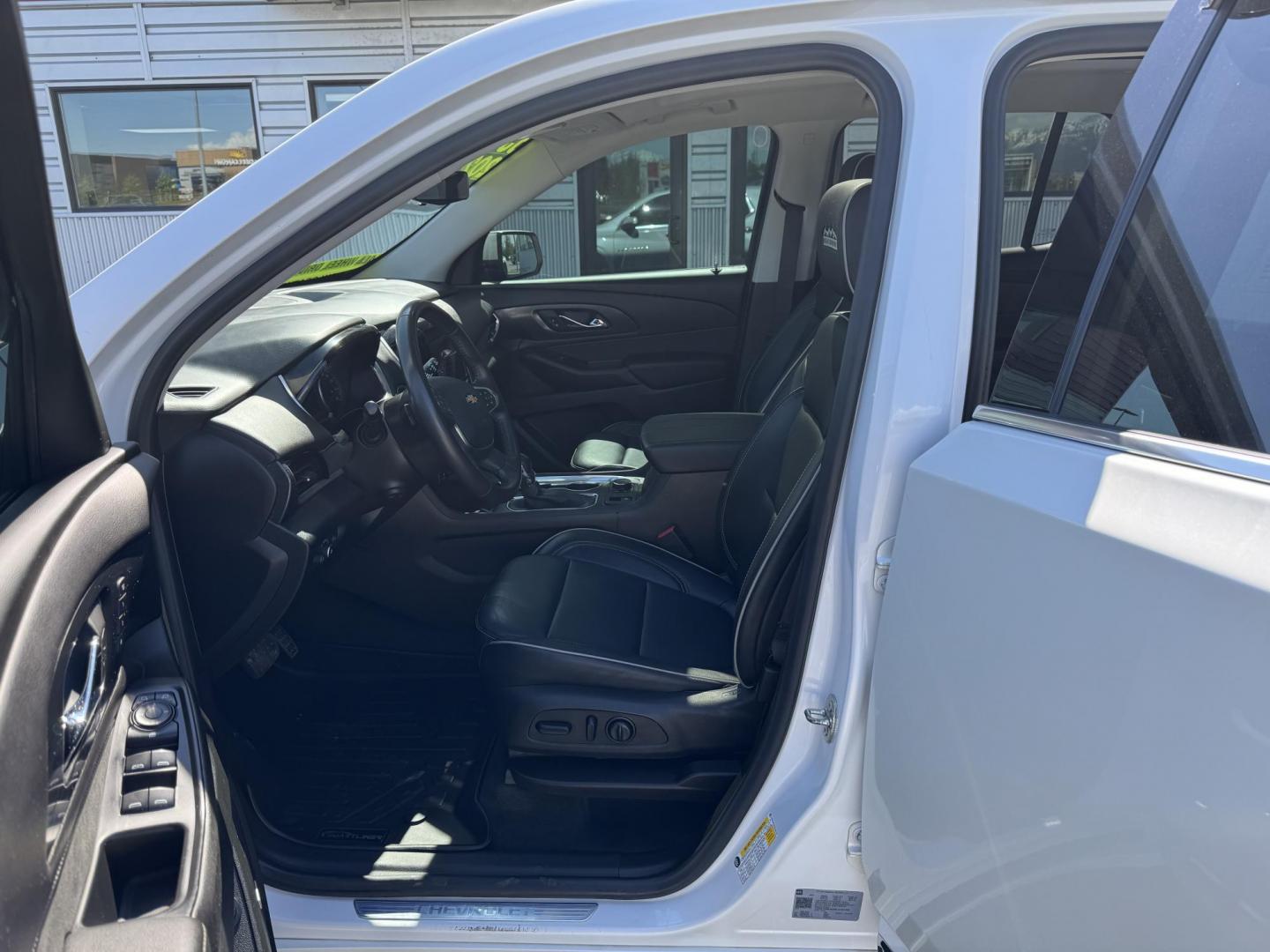 2021 WHITE Chevrolet Traverse High Country AWD (1GNEVNKW3MJ) with an 3.6L V6 DOHC 24V engine, 9A transmission, located at 1960 Industrial Drive, Wasilla, 99654, (907) 274-2277, 61.573475, -149.400146 - Photo#12