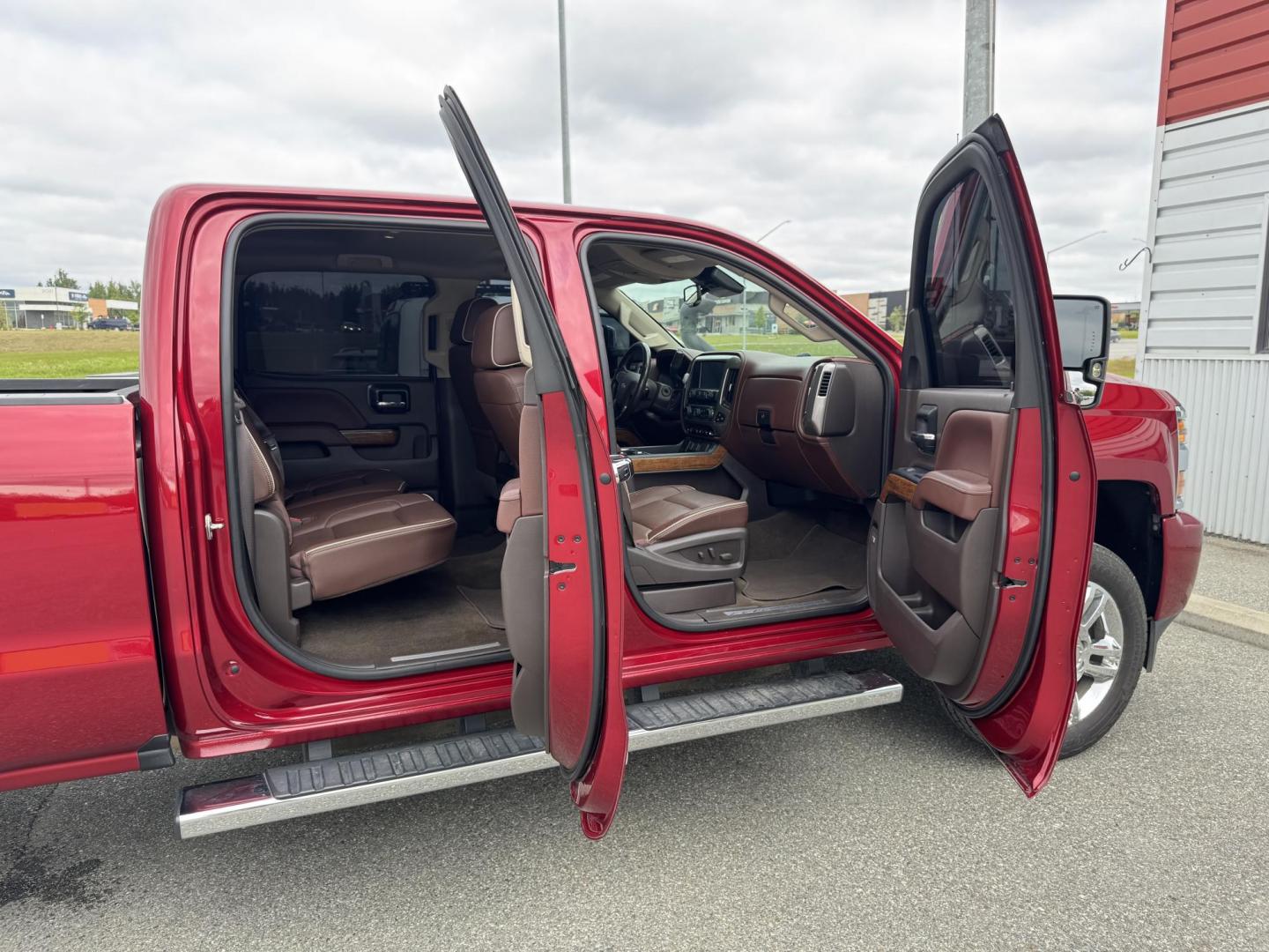 2018 RED Chevrolet Silverado 2500HD High Country Crew Cab 4WD (1GC1KXEG5JF) with an 6.0L V8 OHV 16V FFV engine, 6A transmission, located at 1960 Industrial Drive, Wasilla, 99654, (907) 274-2277, 61.573475, -149.400146 - Photo#15