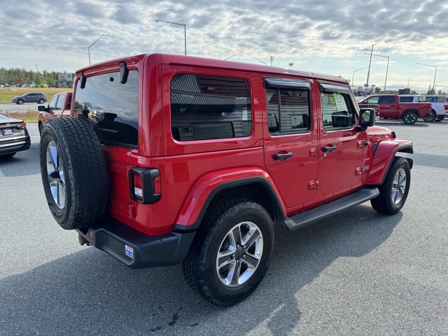 2018 RED Jeep Wrangler JK Unlimited Sahara (1C4HJXEG6JW) with an 3.6L V6 DOHC 24V FFV engine, 6A transmission, located at 1960 Industrial Drive, Wasilla, 99654, (907) 274-2277, 61.573475, -149.400146 - Photo#3